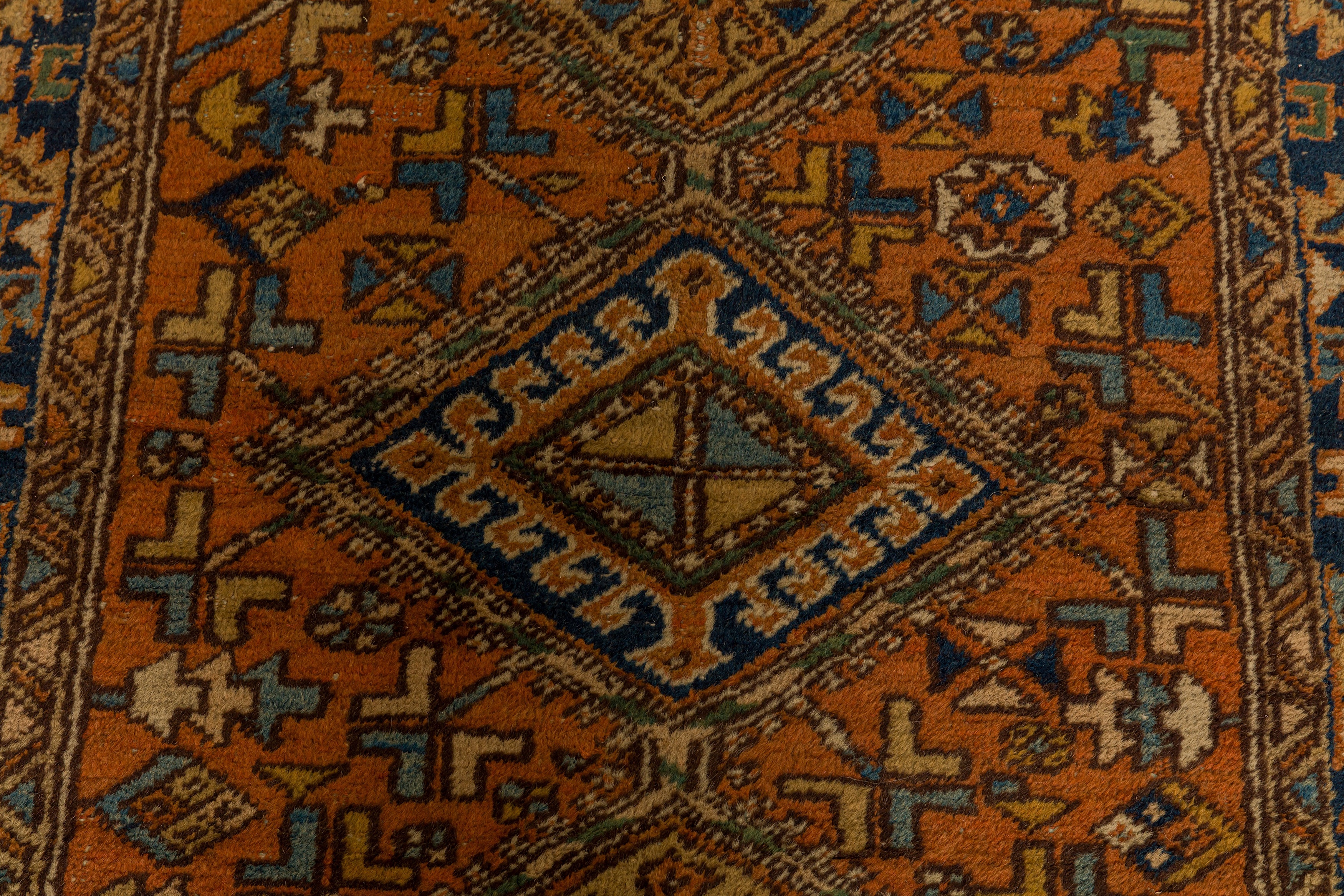 AN ANTIQUE HERIZ RUG, NORTH-WEST PERSIA - Image 4 of 8