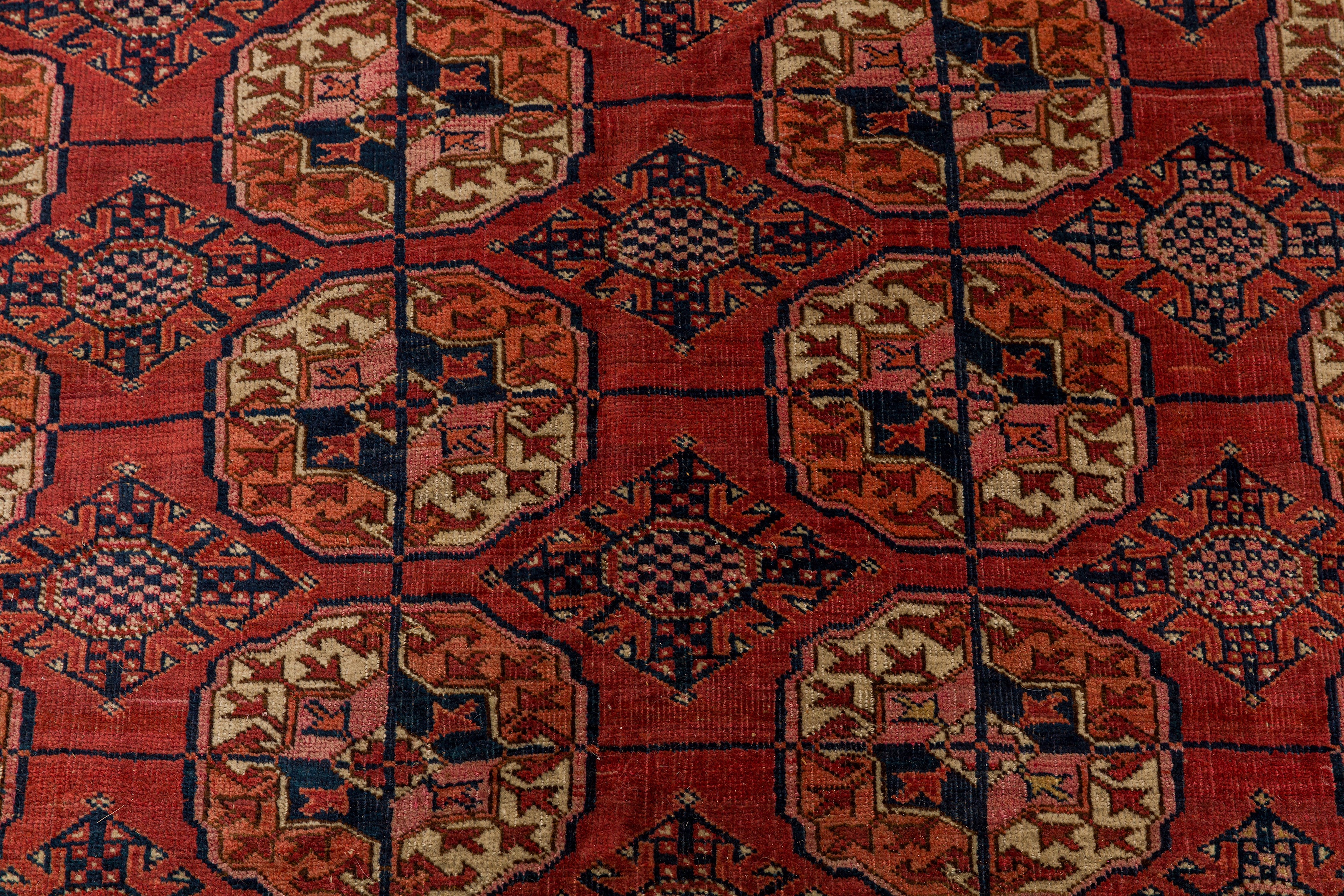 AN ANTIQUE BOKHARA CARPET, TURKMENISTAN - Image 5 of 8