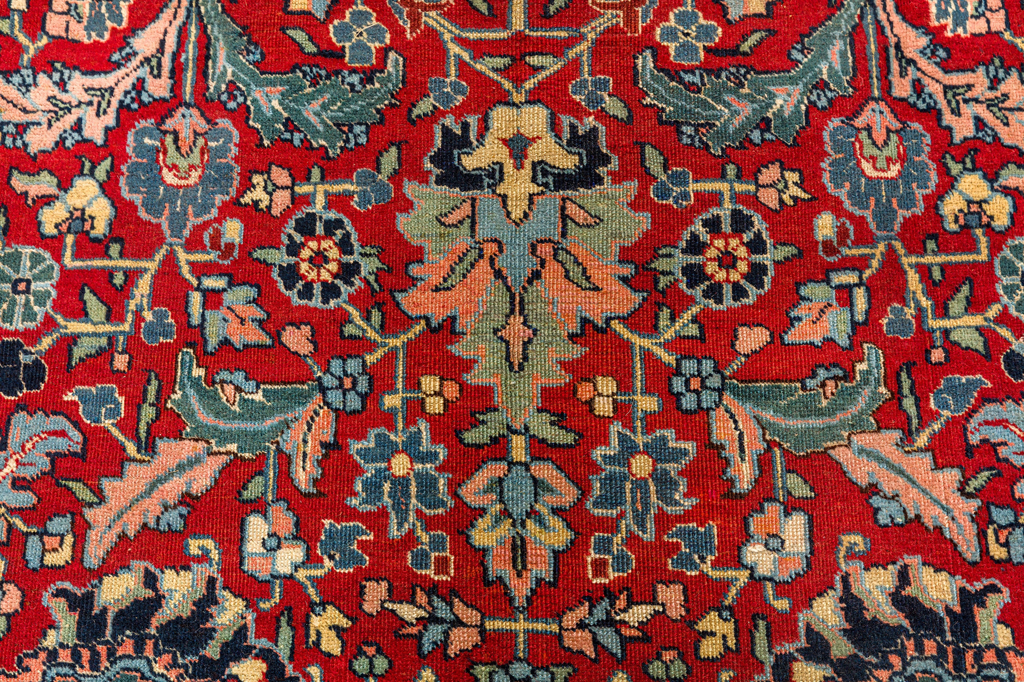 A FINE HERIZ CARPET, NORTH-WEST PERSIA - Image 5 of 8