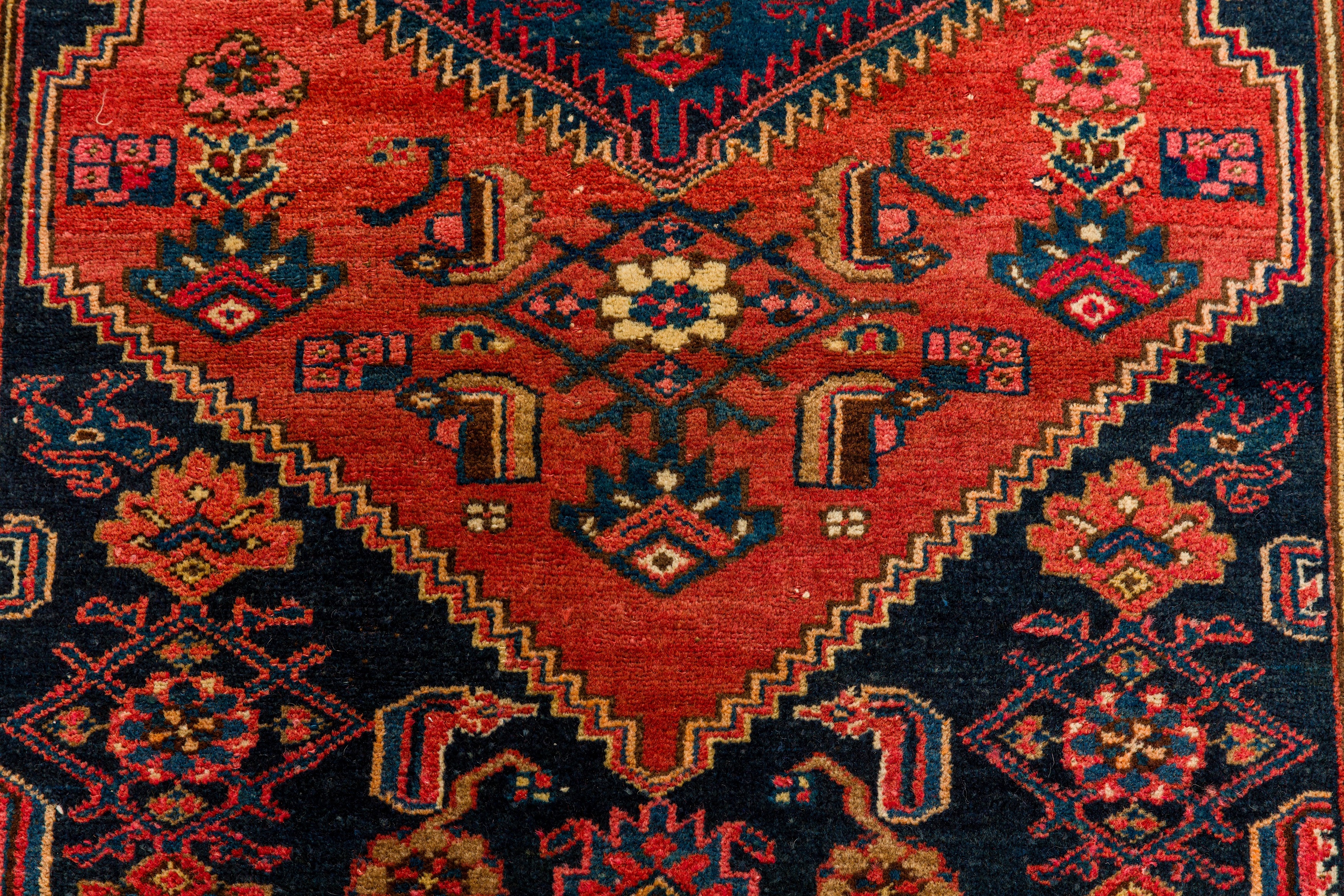 A FINE WEST PERSIAN RUG - Image 5 of 8