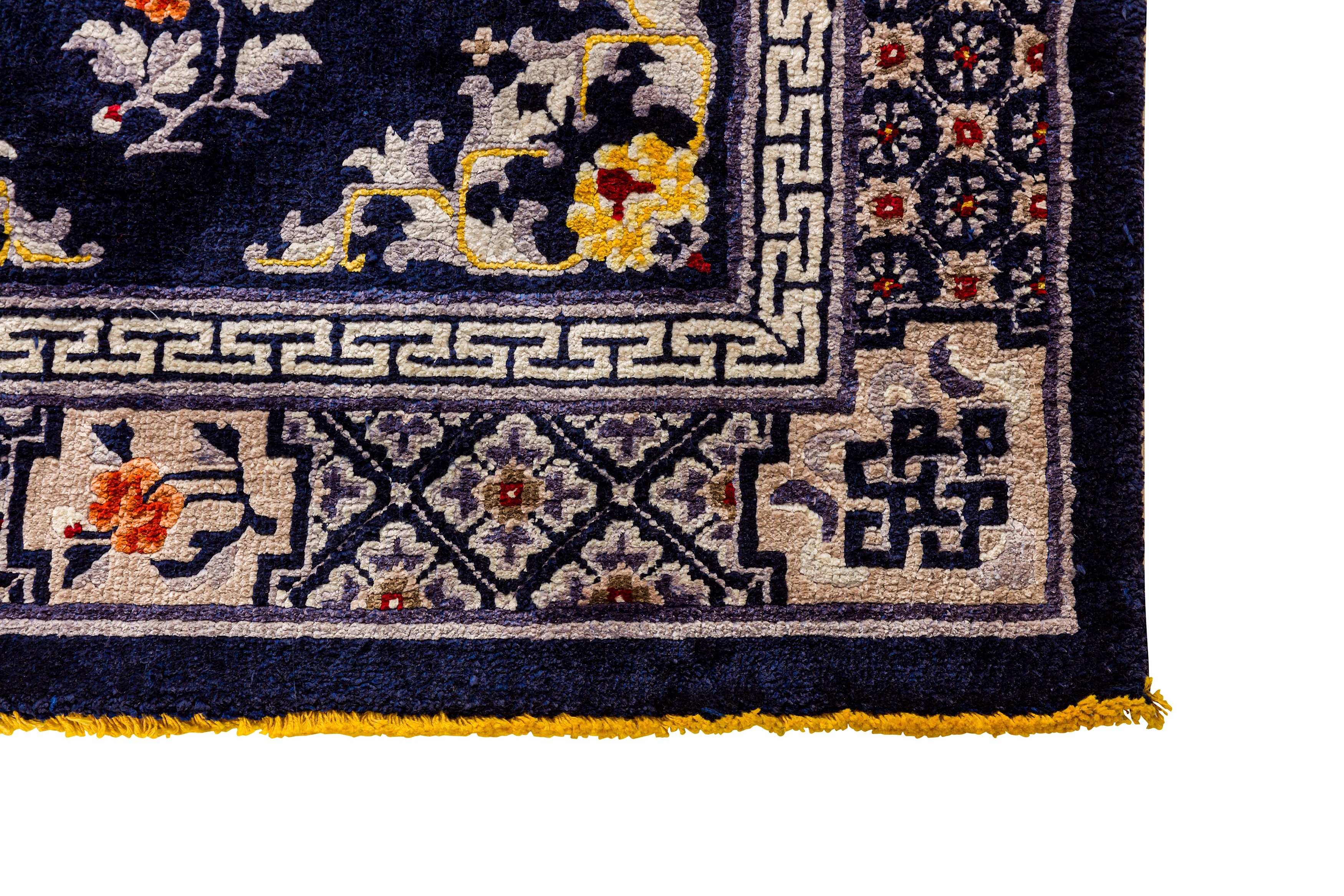 A FINE SILK CHINESE RUG - Image 7 of 8