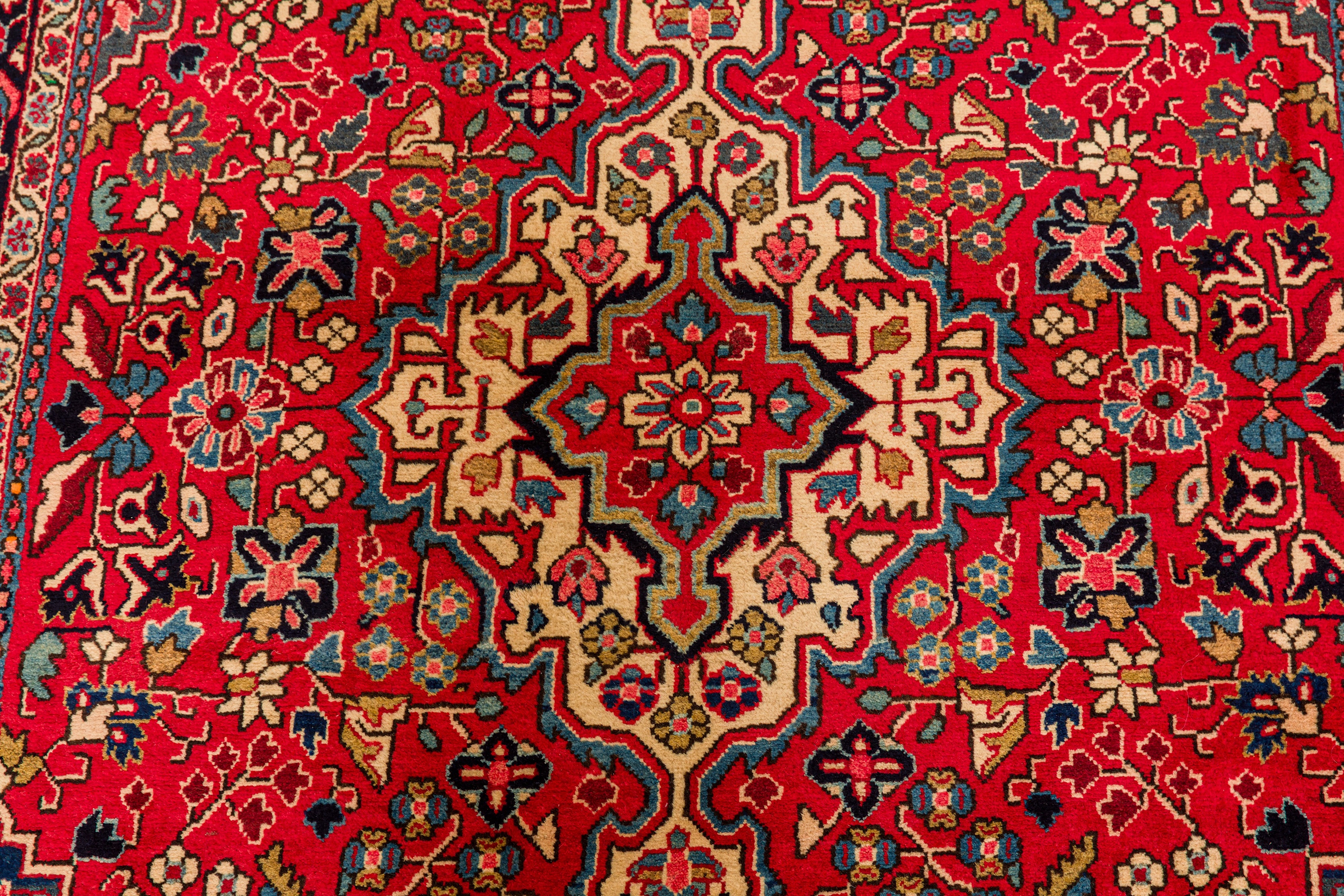 A FINE SAROUK RUG, WEST PERSIA - Image 4 of 8