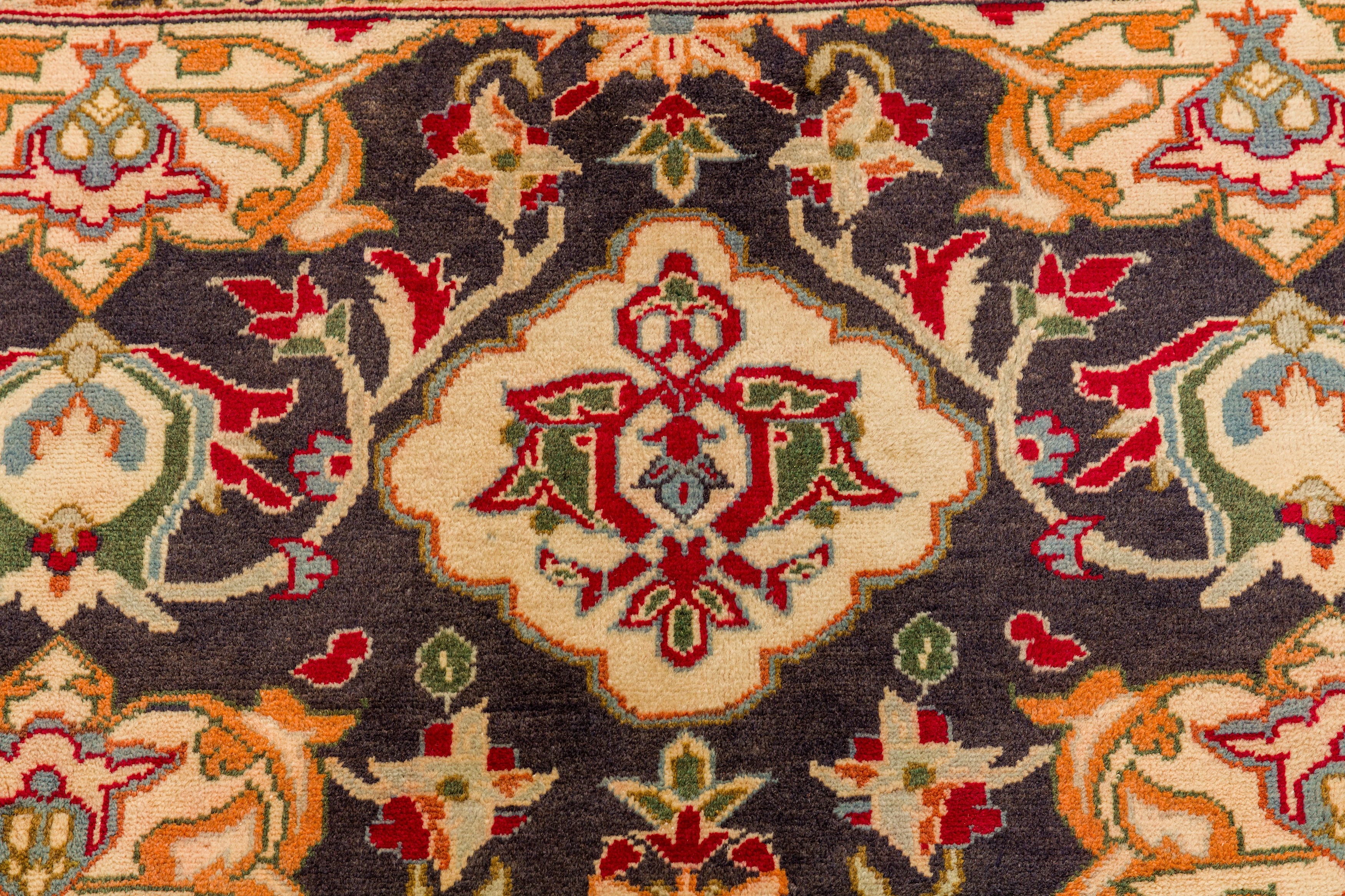 A FINE UNUSUAL CENTRAL PERSIAN CARPET - Image 3 of 9