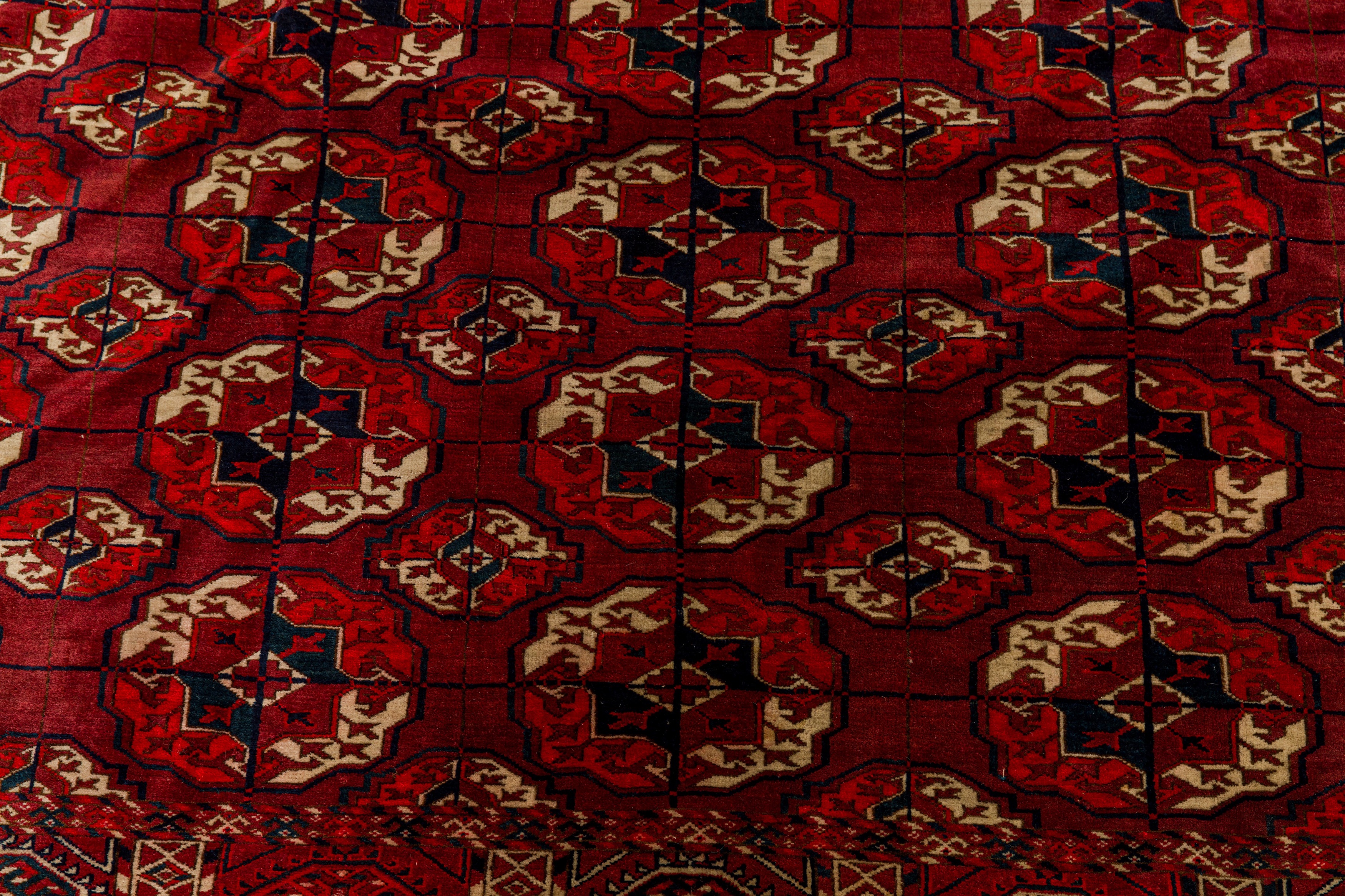 AN ANTIQUE FINE TEKKE BOKHARA CARPET, TURKMENISTAN - Bild 5 aus 8