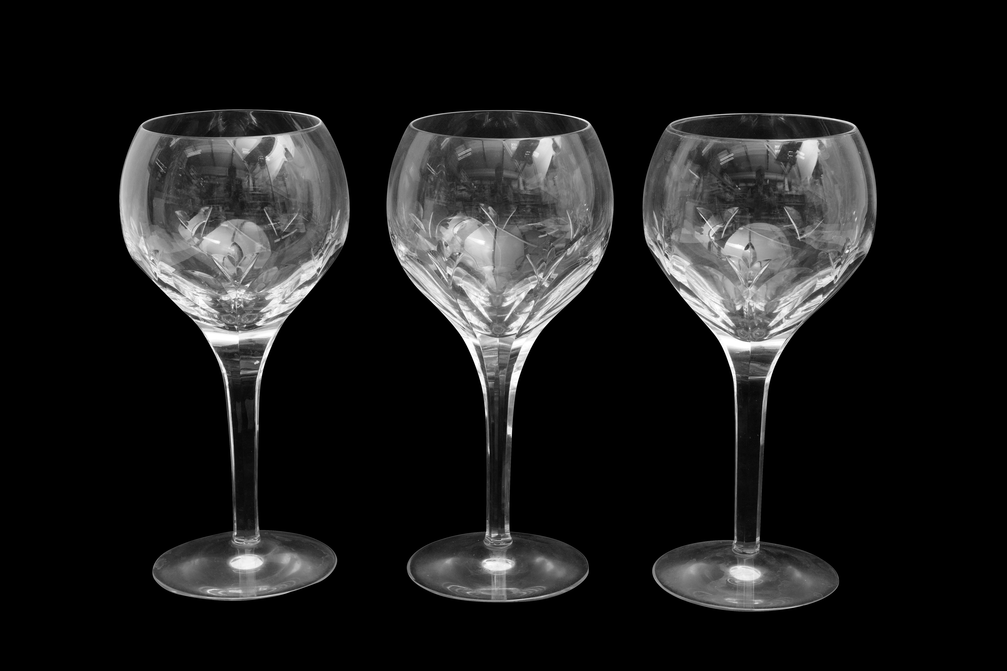 A SET OF STUART CRYSTAL 'VALENCIA' PATTERN WINE GLASSES - Image 2 of 5