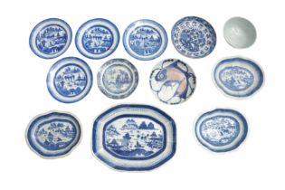 A GROUP OF CHINESE EXPORT BLUE AND WHITE PORCELAIN