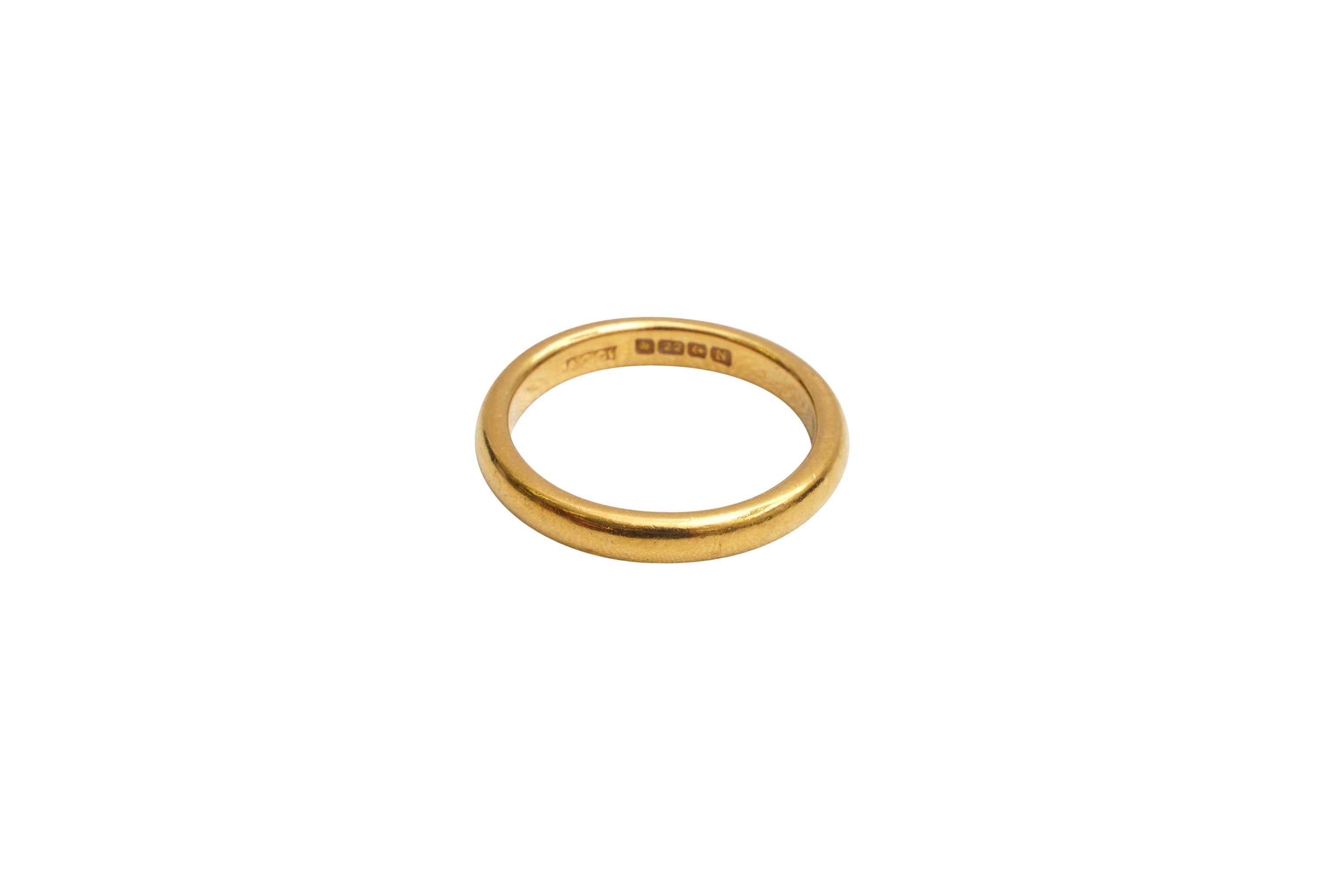 A 22CT GOLD WEDDING BAND