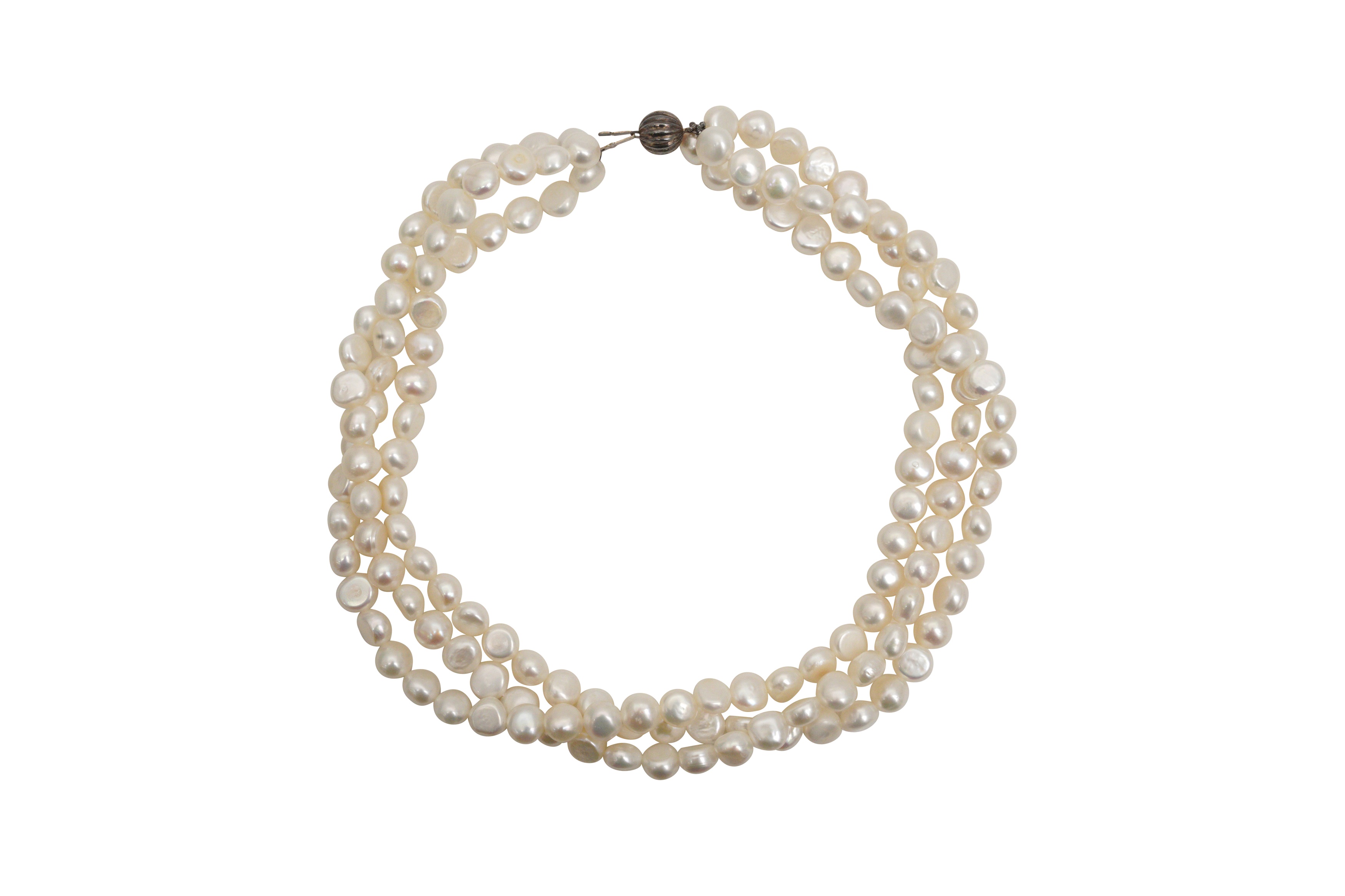 A THREE-STRAND PEARL NECKLACE