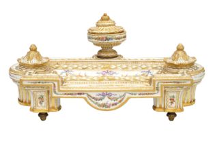 A FRENCH PARIS PORCELAIN PEN TRAY OF NEOCLASSICAL DESIGN, LATE 19TH CENTURY