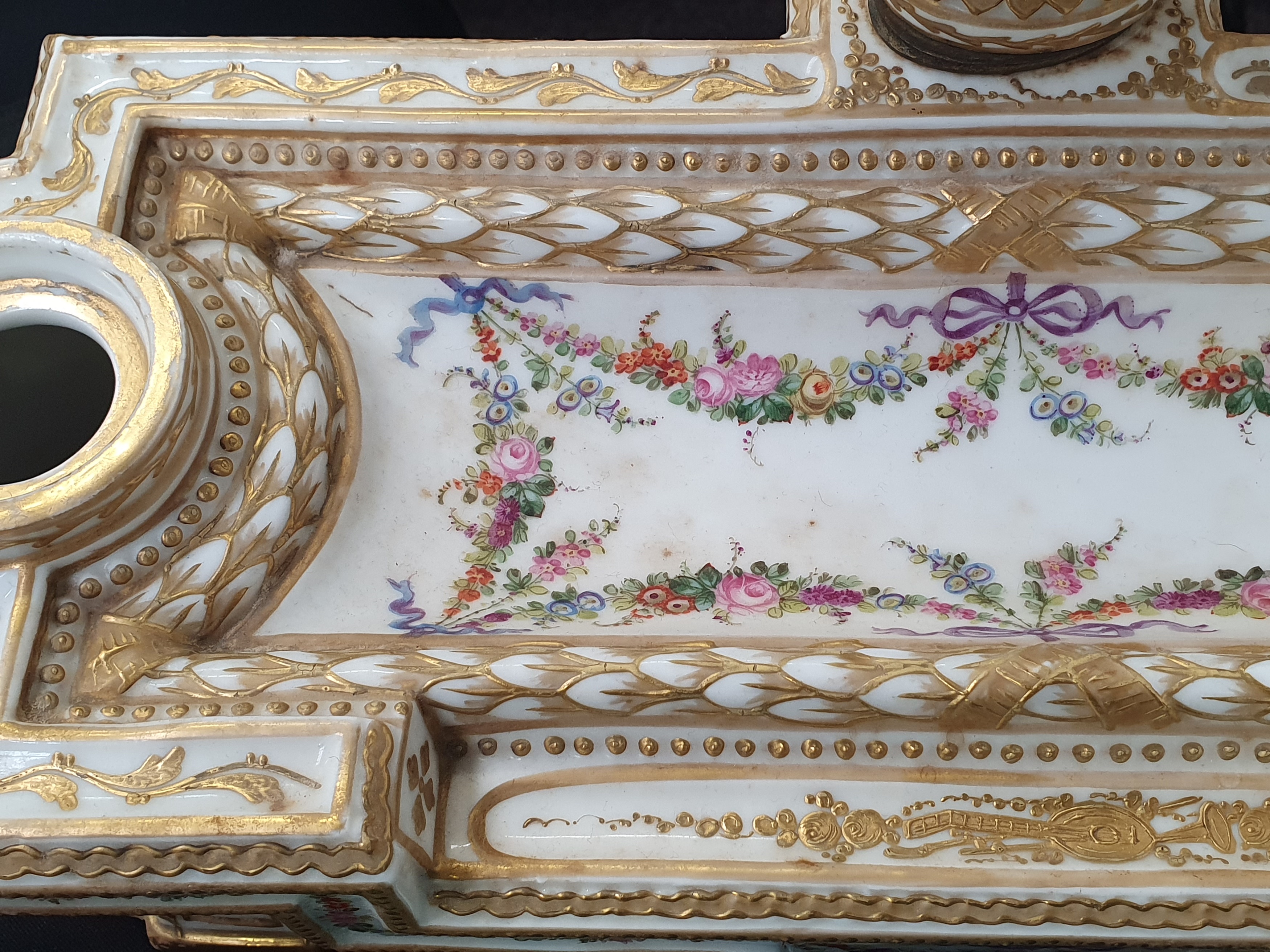 A FRENCH PARIS PORCELAIN PEN TRAY OF NEOCLASSICAL DESIGN, LATE 19TH CENTURY - Image 8 of 22