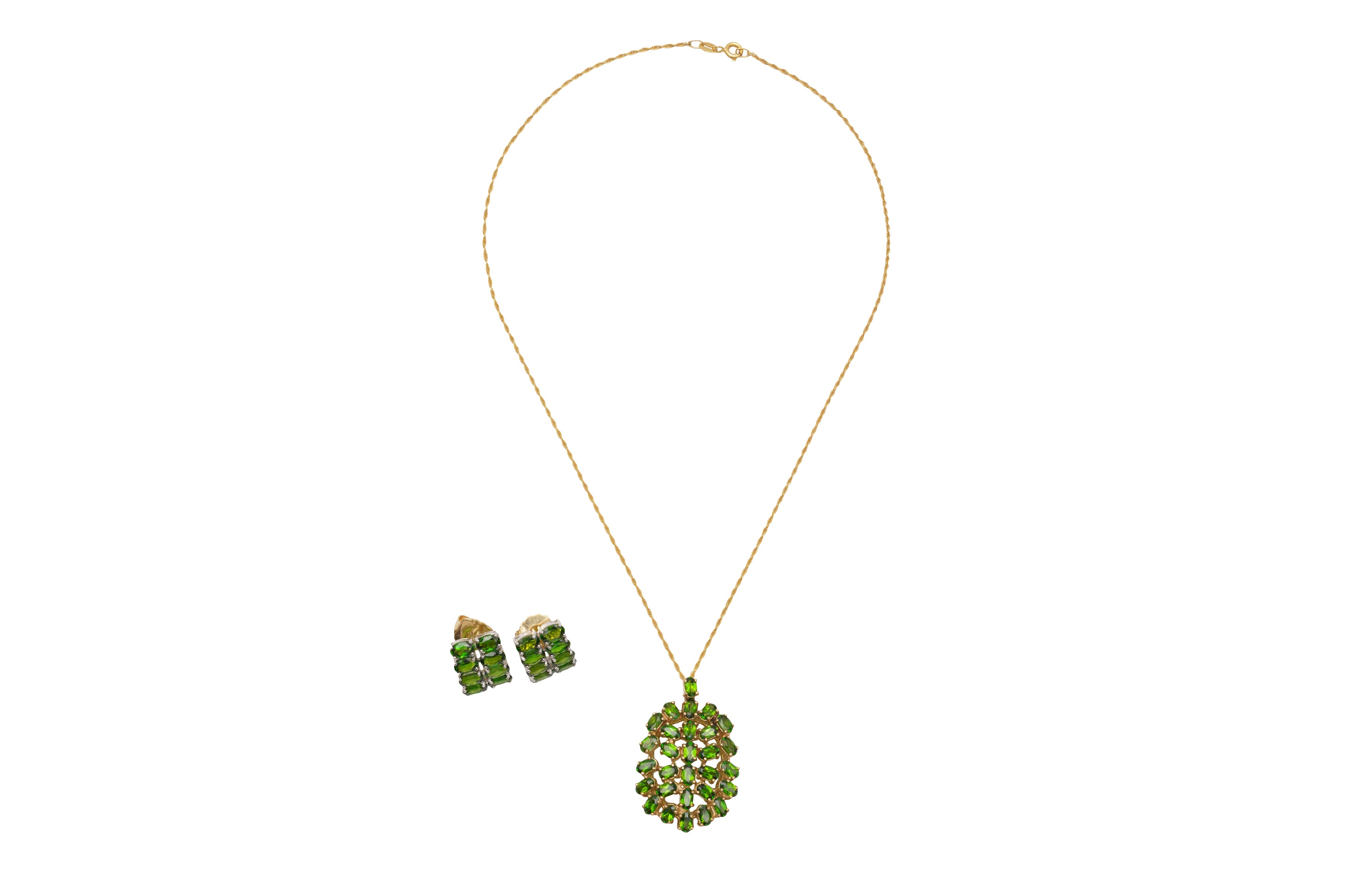 A 9CT GOLD DIOPSIDE PENDANT NECKLACE AND EARRINGS