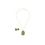 A 9CT GOLD DIOPSIDE PENDANT NECKLACE AND EARRINGS