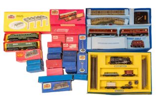 A LARGE MIXED GROUP OF MOSTLY BOXED OO GAUGE 2 & 3 RAIL HORNBY DUBLO