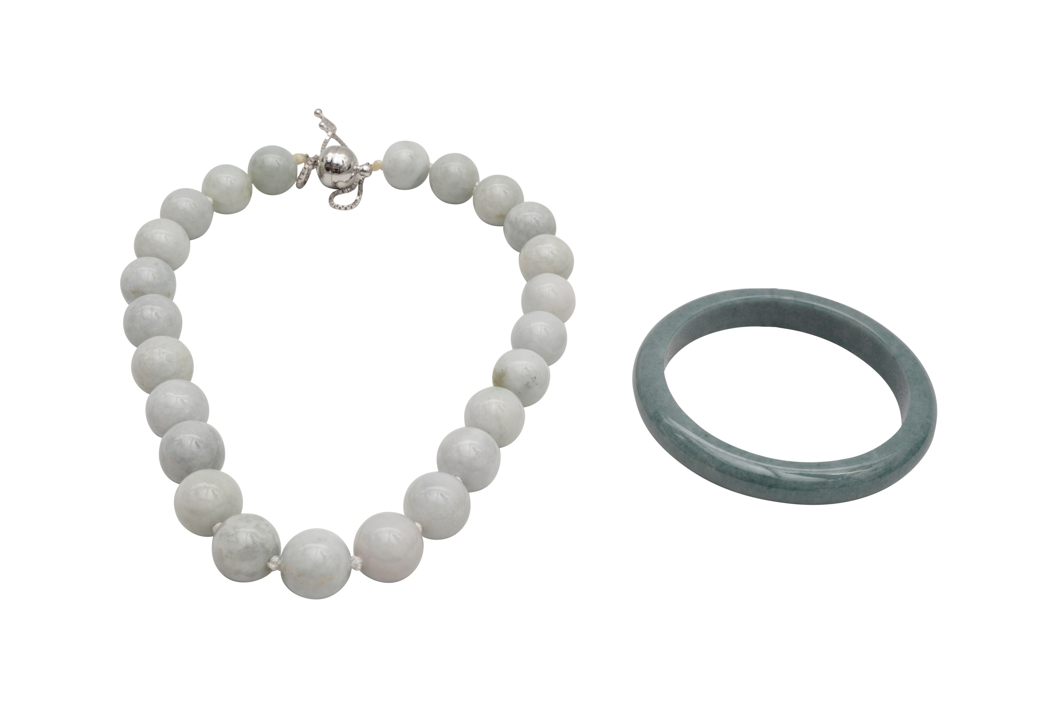 A GUATEMALAN JADEITE BANGLE AND A JADE BEAD NECKLACE - Image 2 of 3