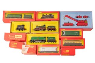 A MIXED HORNBY AND TRIANG HORNBY OO GAUGE GROUP OF LOCOMOTIVES AND ROLLING STOCK