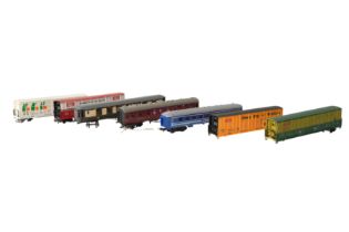 A LARGE MIXED BOX OF ASSORTED HO AND OO GAUGE ROLLING STOCK AND LOCOMOTIVES