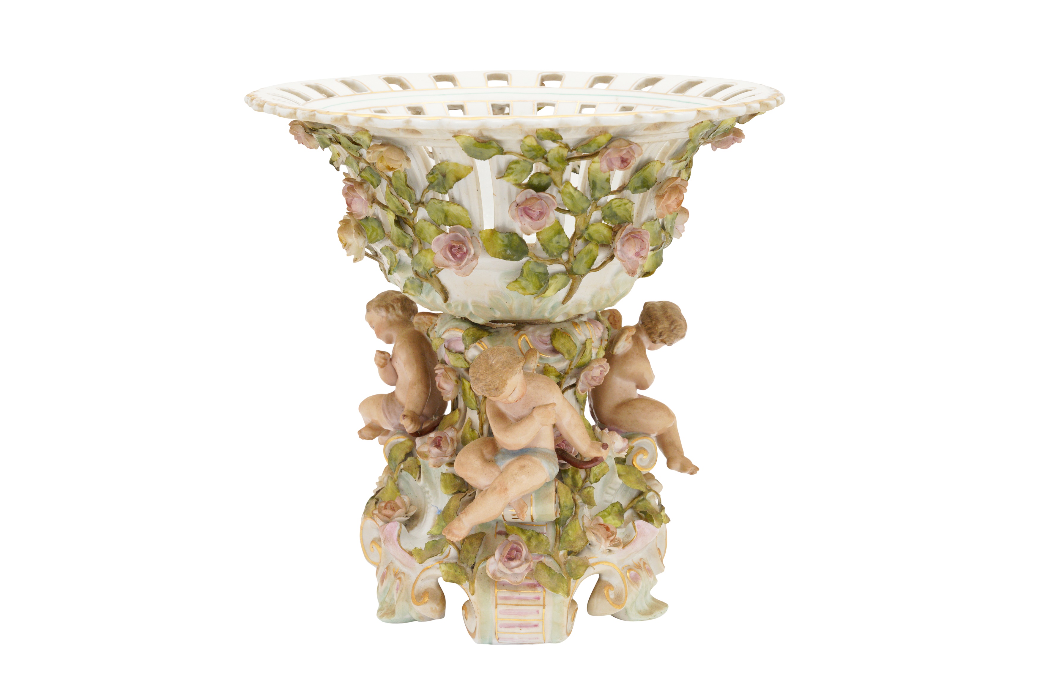 A SITZENDORF PORCELAIN CENTREPIECE