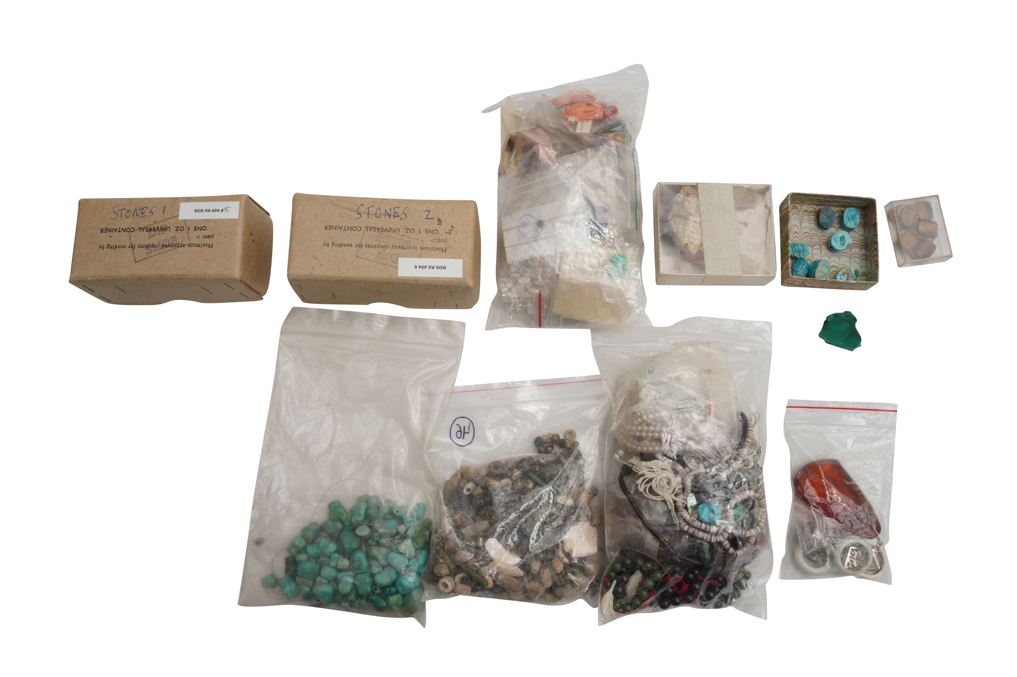 A LARGE GROUP OF LOOSE STONES, BEADS AND JEWELLERY