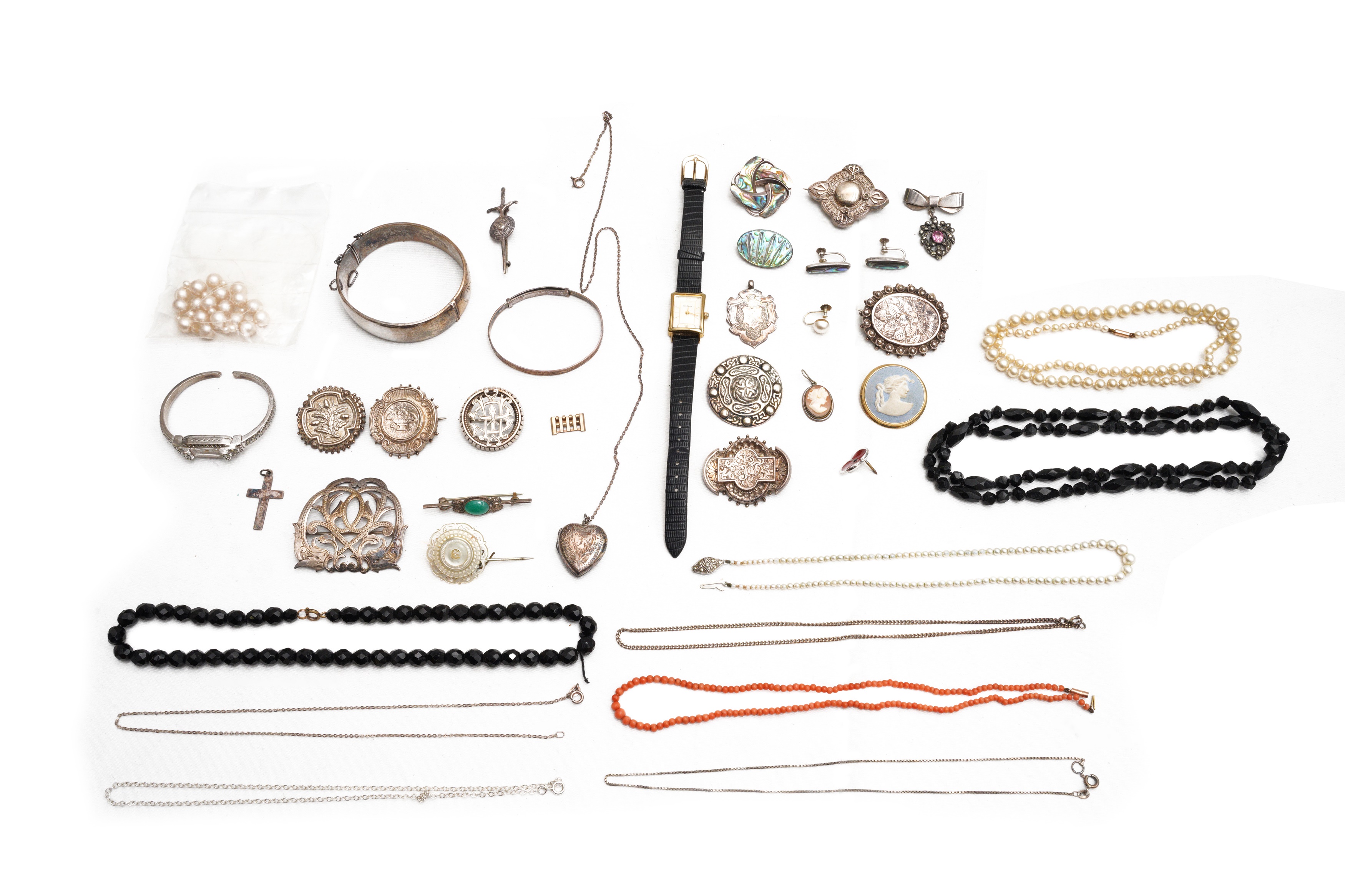 A GROUP OF SILVER AND COSTUME JEWELLERY