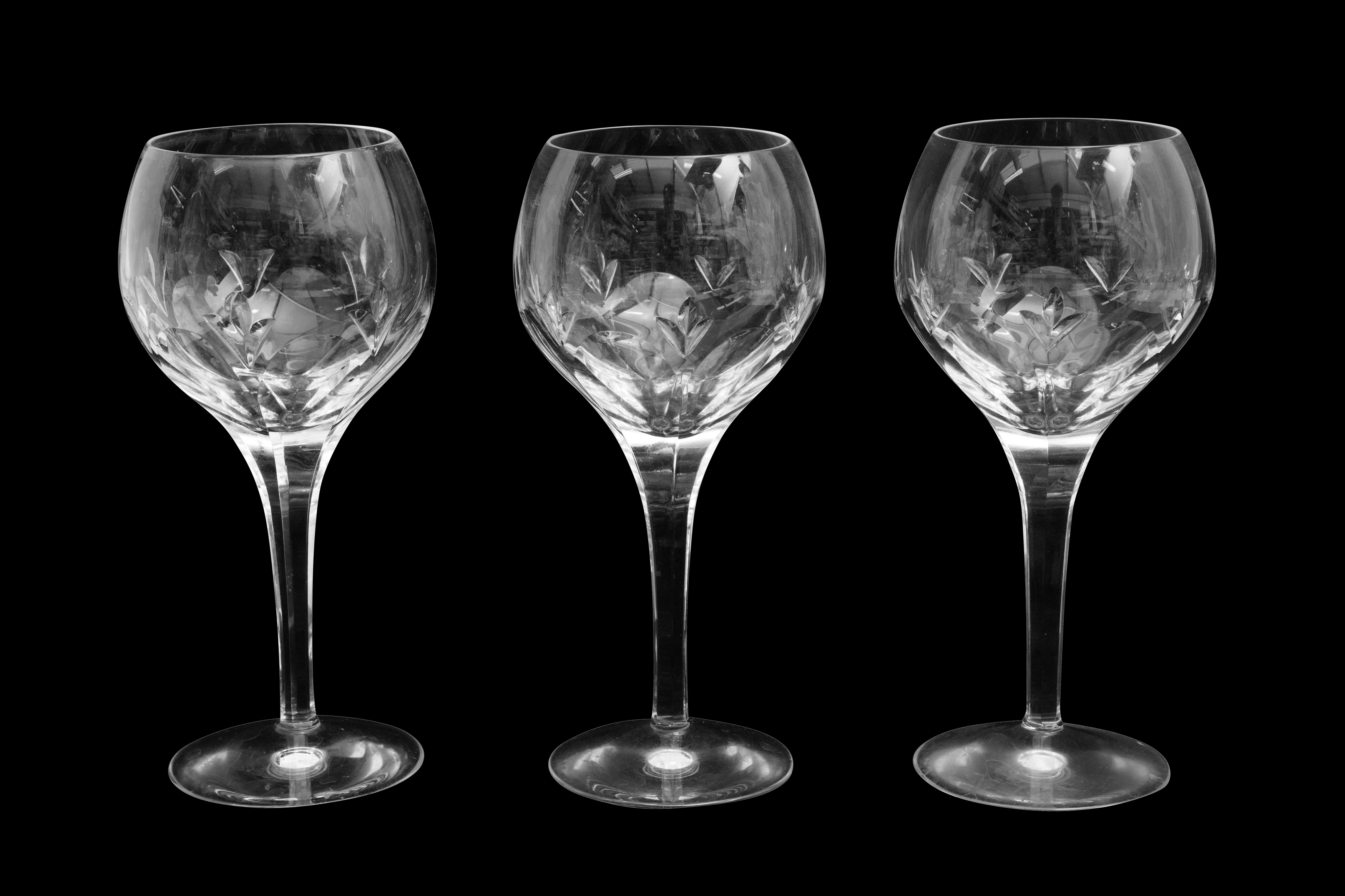 A SET OF STUART CRYSTAL 'VALENCIA' PATTERN WINE GLASSES - Image 3 of 5