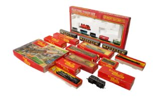 A MIXED GROUP OF HORNBY & HORNBY TRIANG, TRIANG & WRENN OO GAUGE LOCOMOTIVES AND ROLLING STOCK