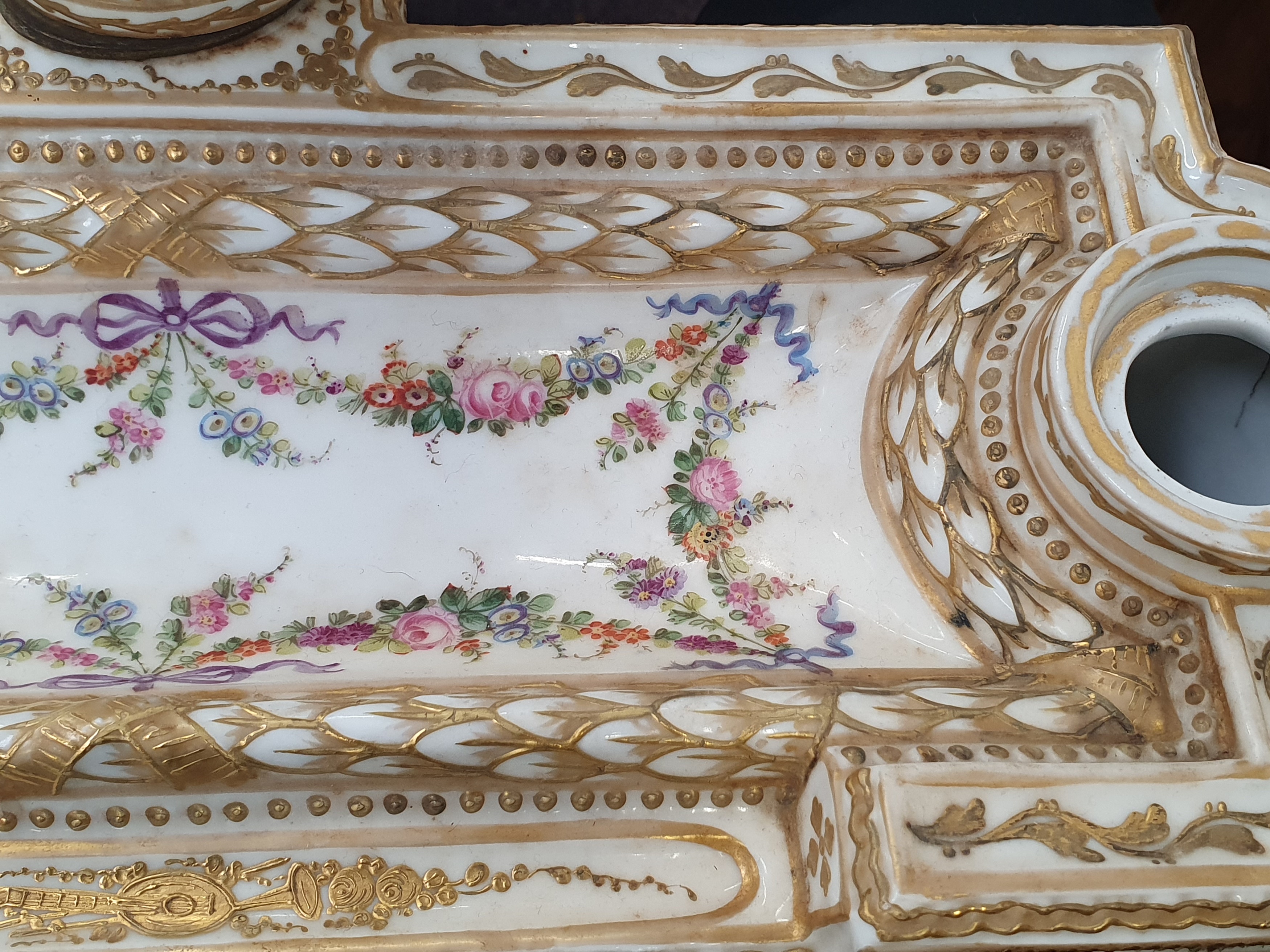 A FRENCH PARIS PORCELAIN PEN TRAY OF NEOCLASSICAL DESIGN, LATE 19TH CENTURY - Image 19 of 22