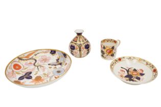 A SMALL GROUP OF DERBY AND CROWN DERBY IMARI PORCELAIN