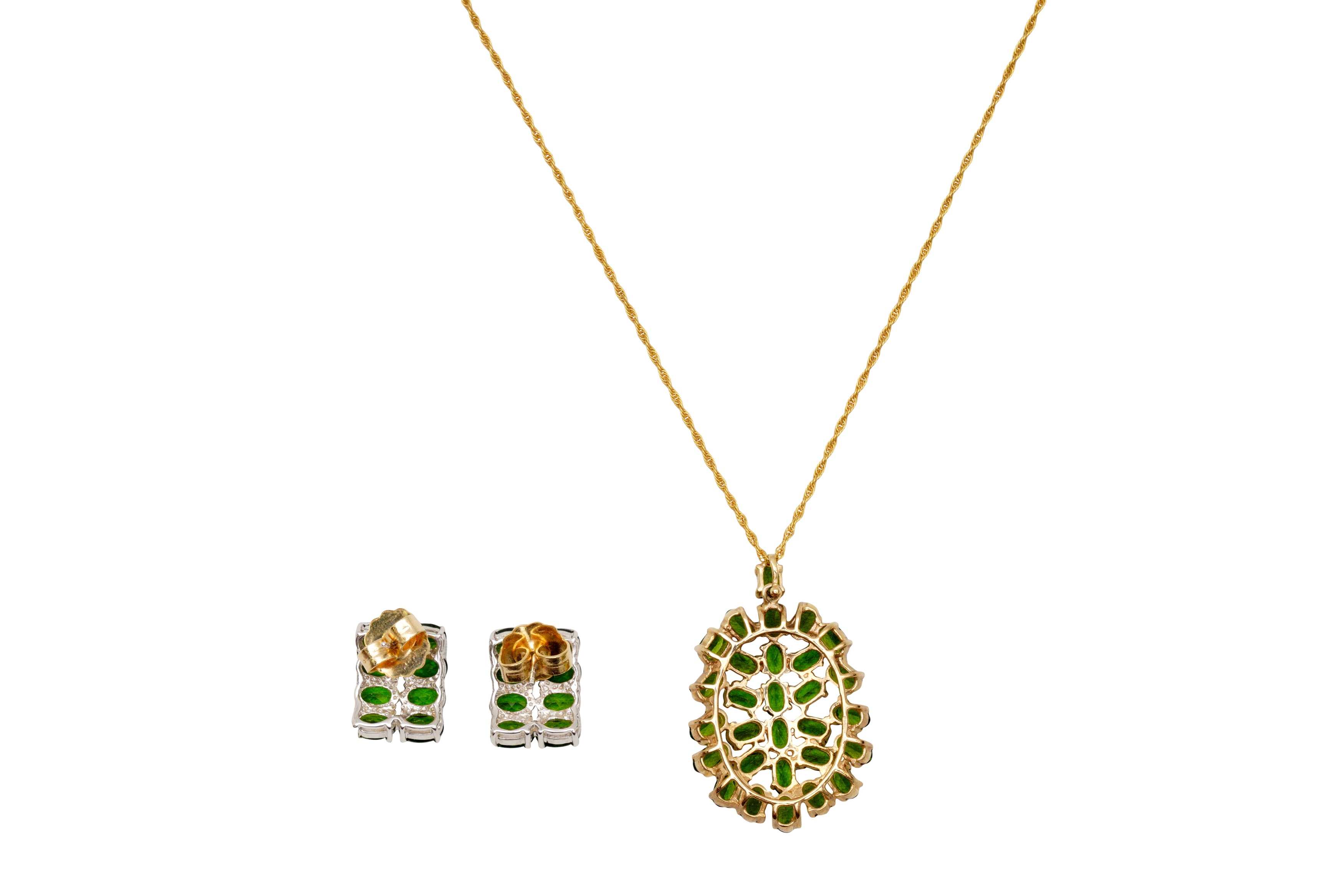 A 9CT GOLD DIOPSIDE PENDANT NECKLACE AND EARRINGS - Image 3 of 3
