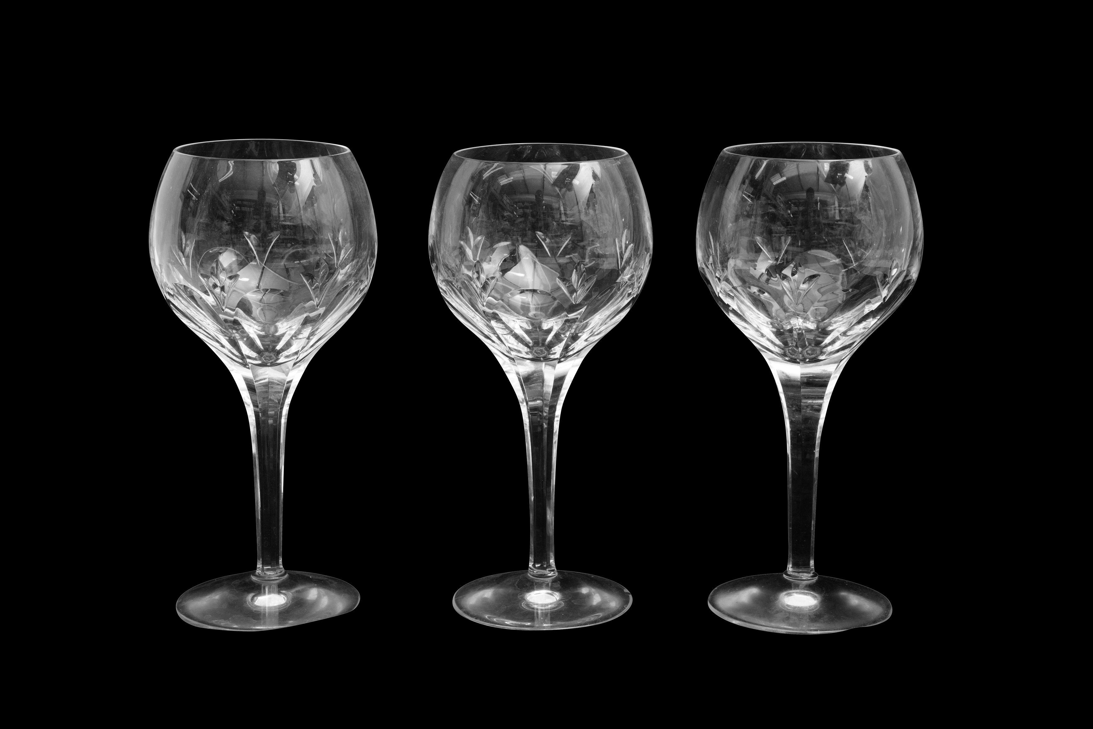A SET OF STUART CRYSTAL 'VALENCIA' PATTERN WINE GLASSES - Image 5 of 5