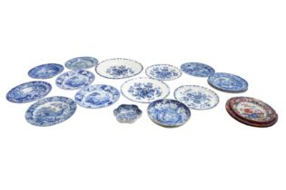 A GROUP OF ENGLISH BLUE AND WHITE TRANSFER PRINTED TABLEWARES, MAINLY EARLY 19TH CENTURY