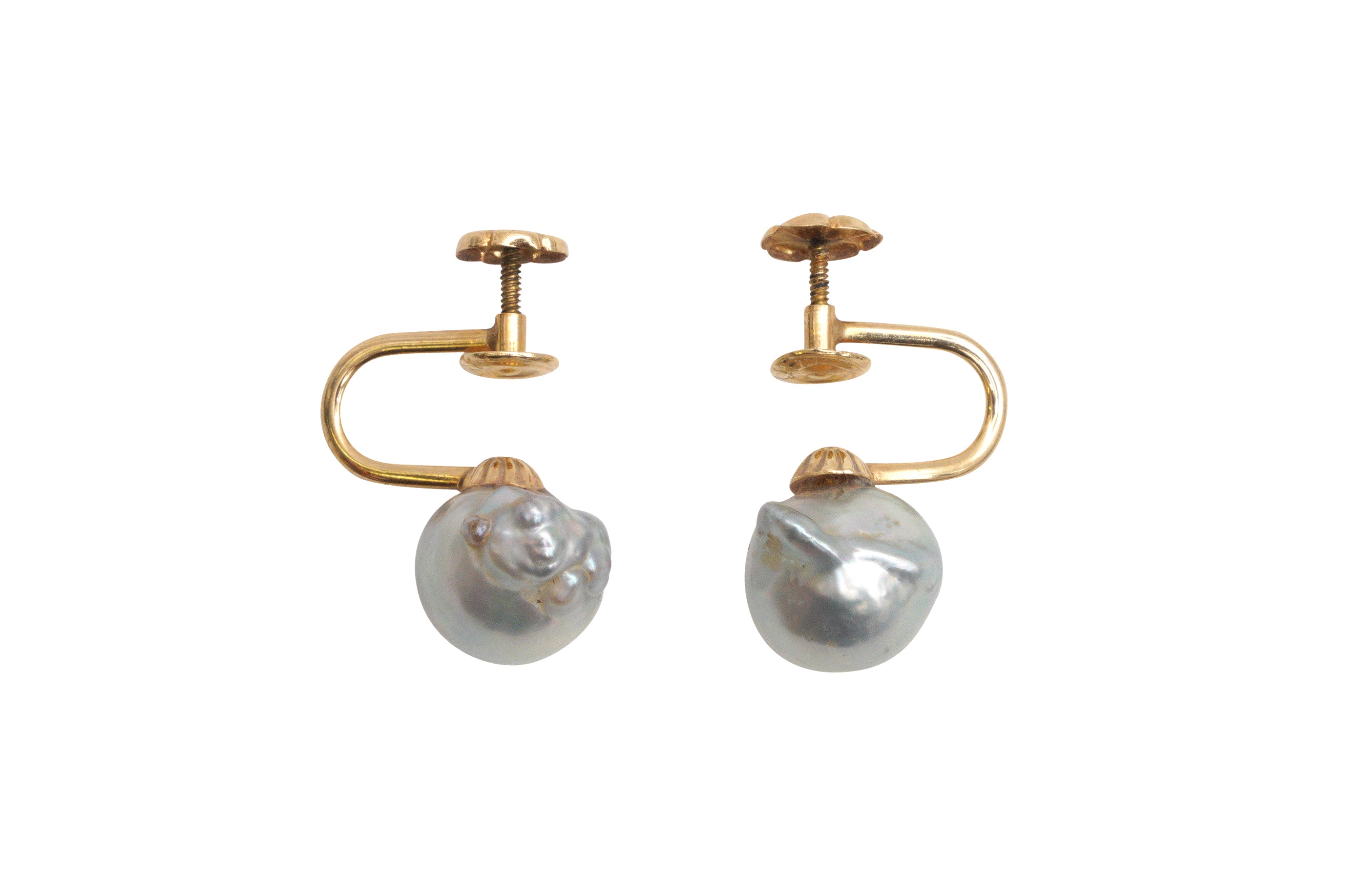 A PAIR OF PEARL STUDS