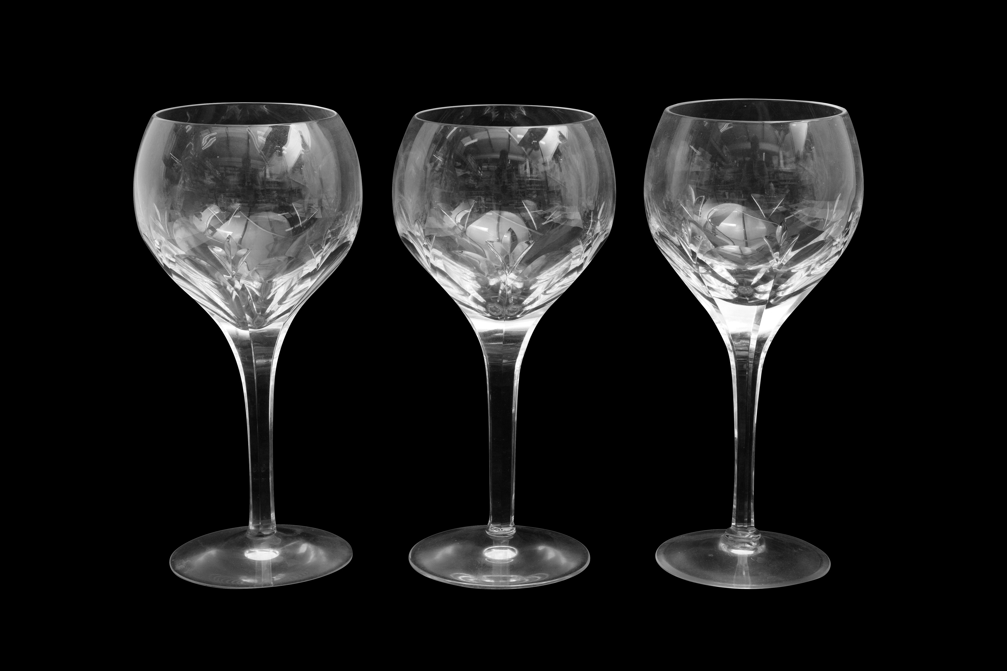 A SET OF STUART CRYSTAL 'VALENCIA' PATTERN WINE GLASSES - Image 4 of 5