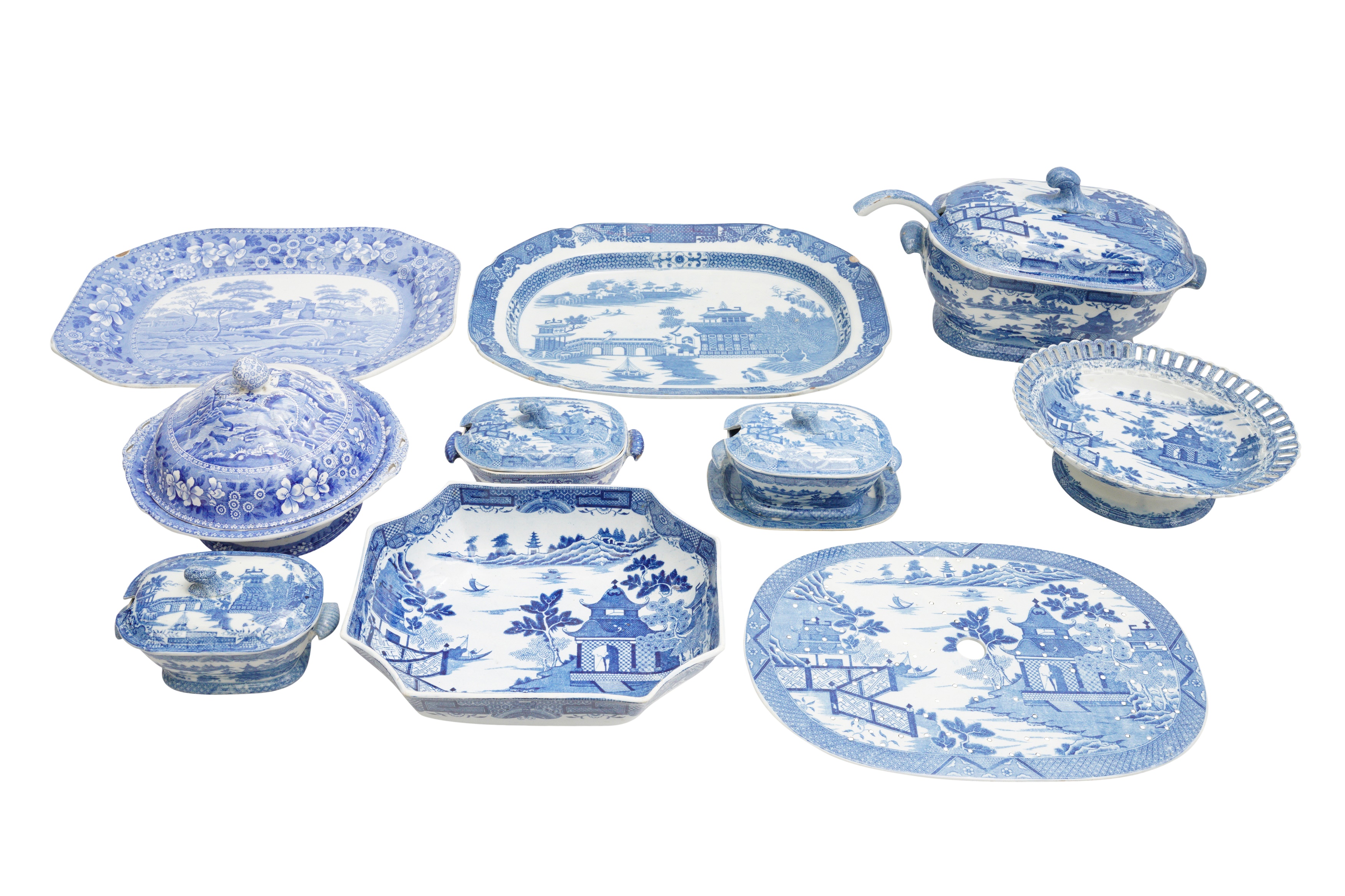 A LARGE COLLECTION OF 19TH CENTURY TRANSFER PRINTED BLUE AND WHITE TABLEWARE