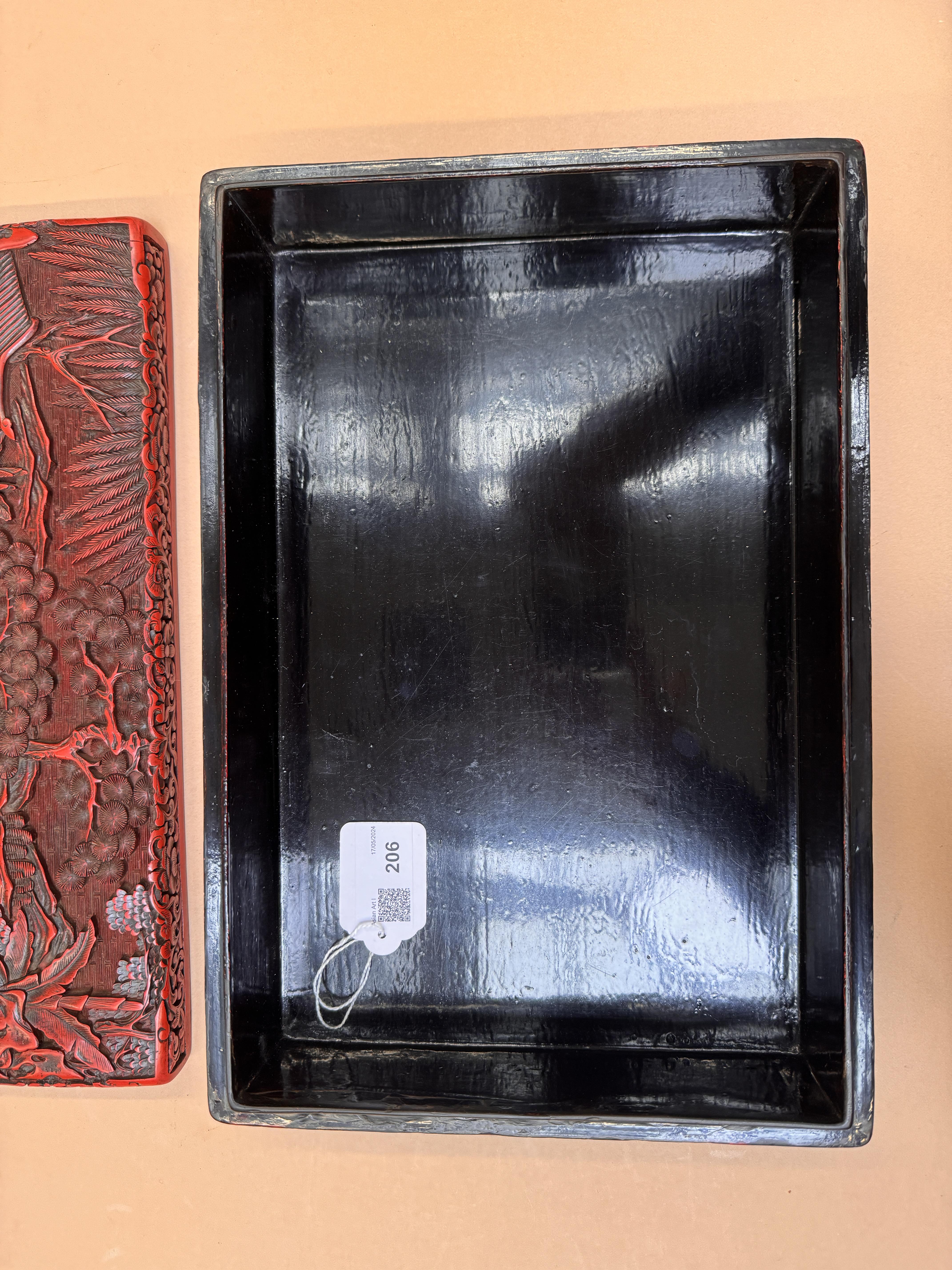 A LARGE AND FINE CHINESE CINNABAR LACQUER 'FIGURAL' BOX AND COVER 早十九世紀 剔紅人物故事圖紋方蓋盒 - Image 38 of 54