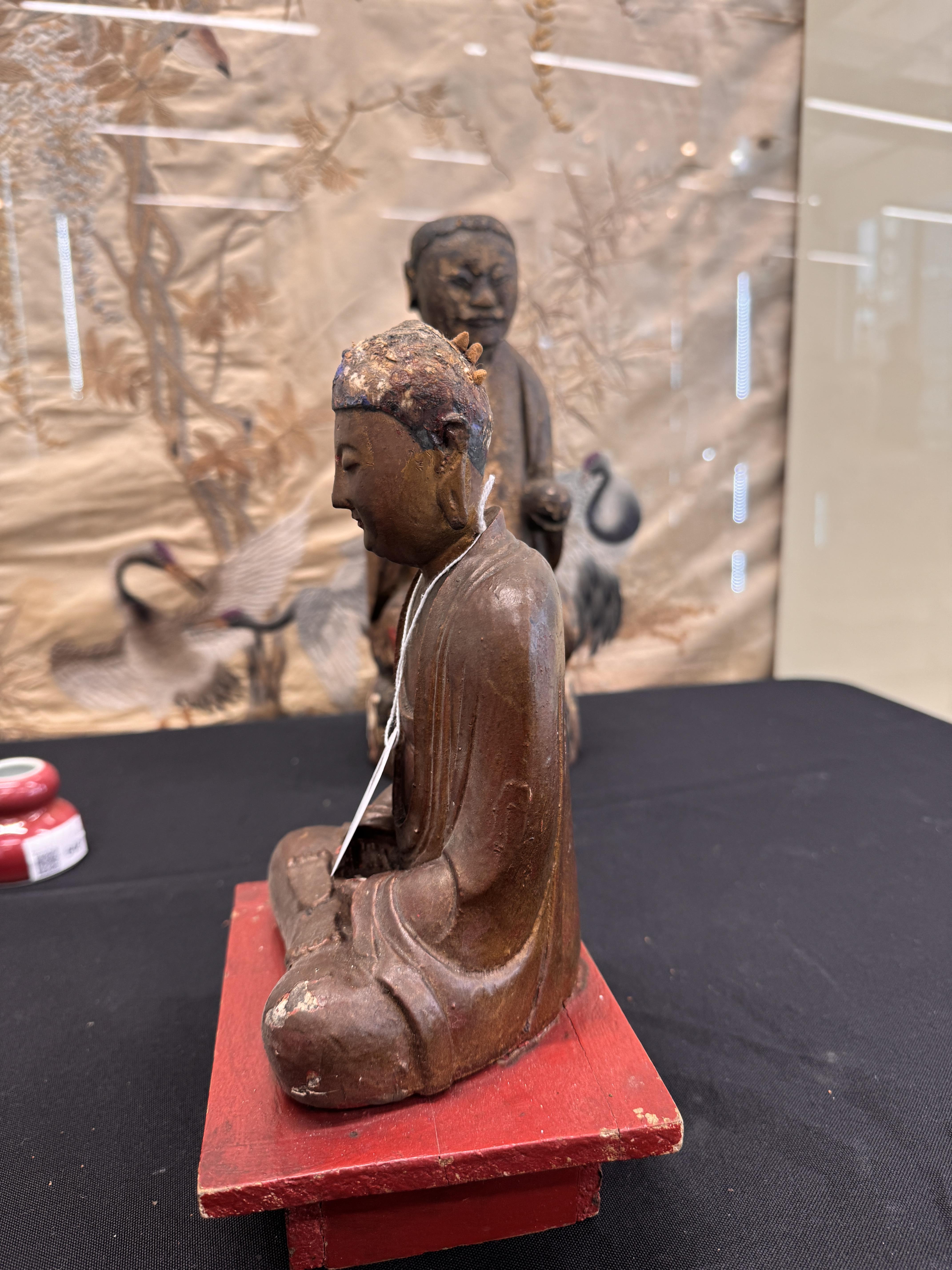 TWO CHINESE LACQUERED WOOD FIGURES 明及後期 漆木人物雕像 - Image 6 of 17