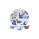 A CHINESE RETICULATED BLUE AND WHITE 'LINGLONG' TEA BOWL AND THREE EXPORT CERAMICS 清 崇禎至十八世紀 青花玲瓏盌及外