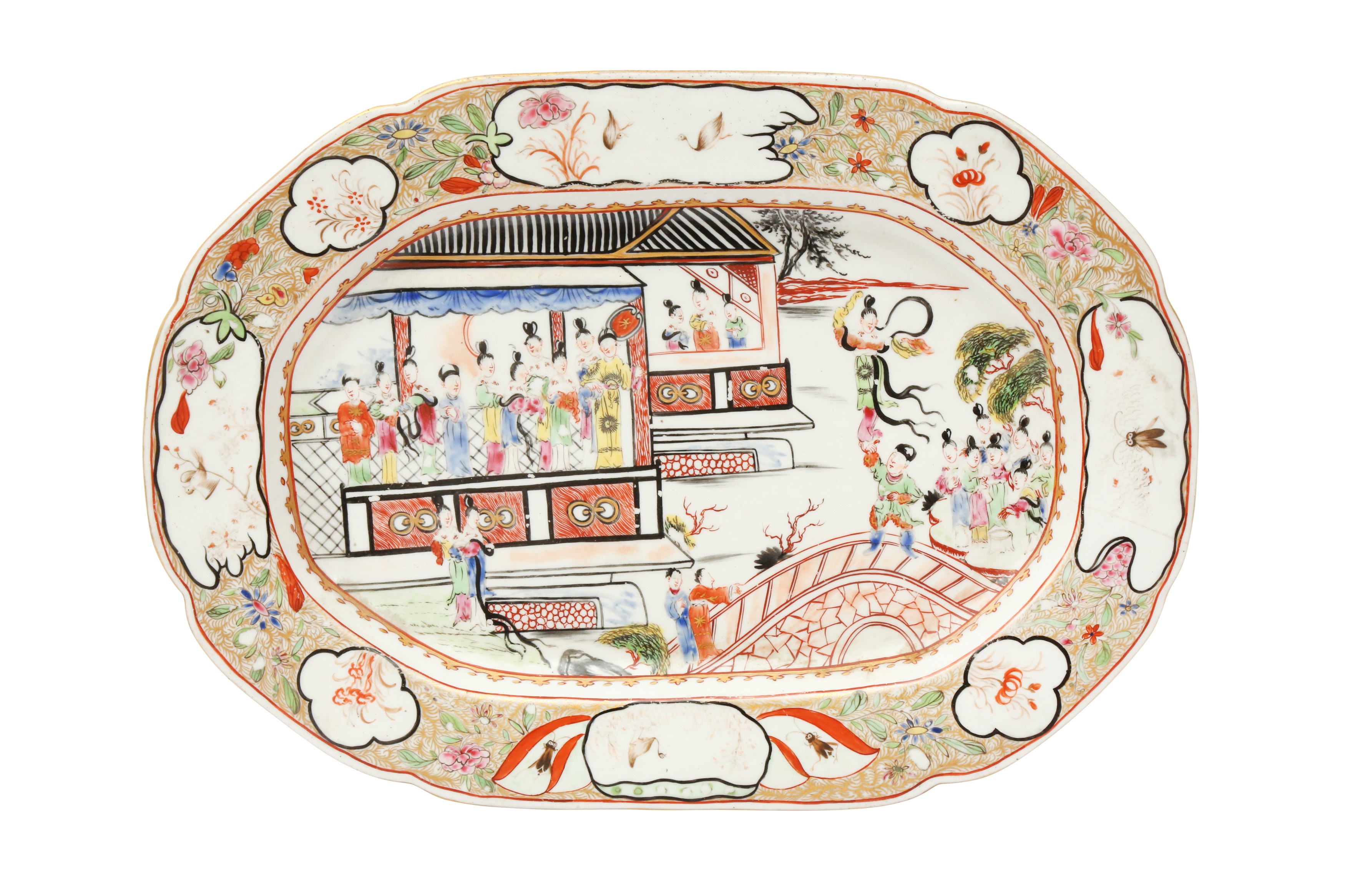 A PAIR OF CHINESE EXPORT FAMILLE-ROSE 'FIGURATIVE' DISHES 清雍正 外銷粉彩人物故事圖紋盤一對 - Image 2 of 18