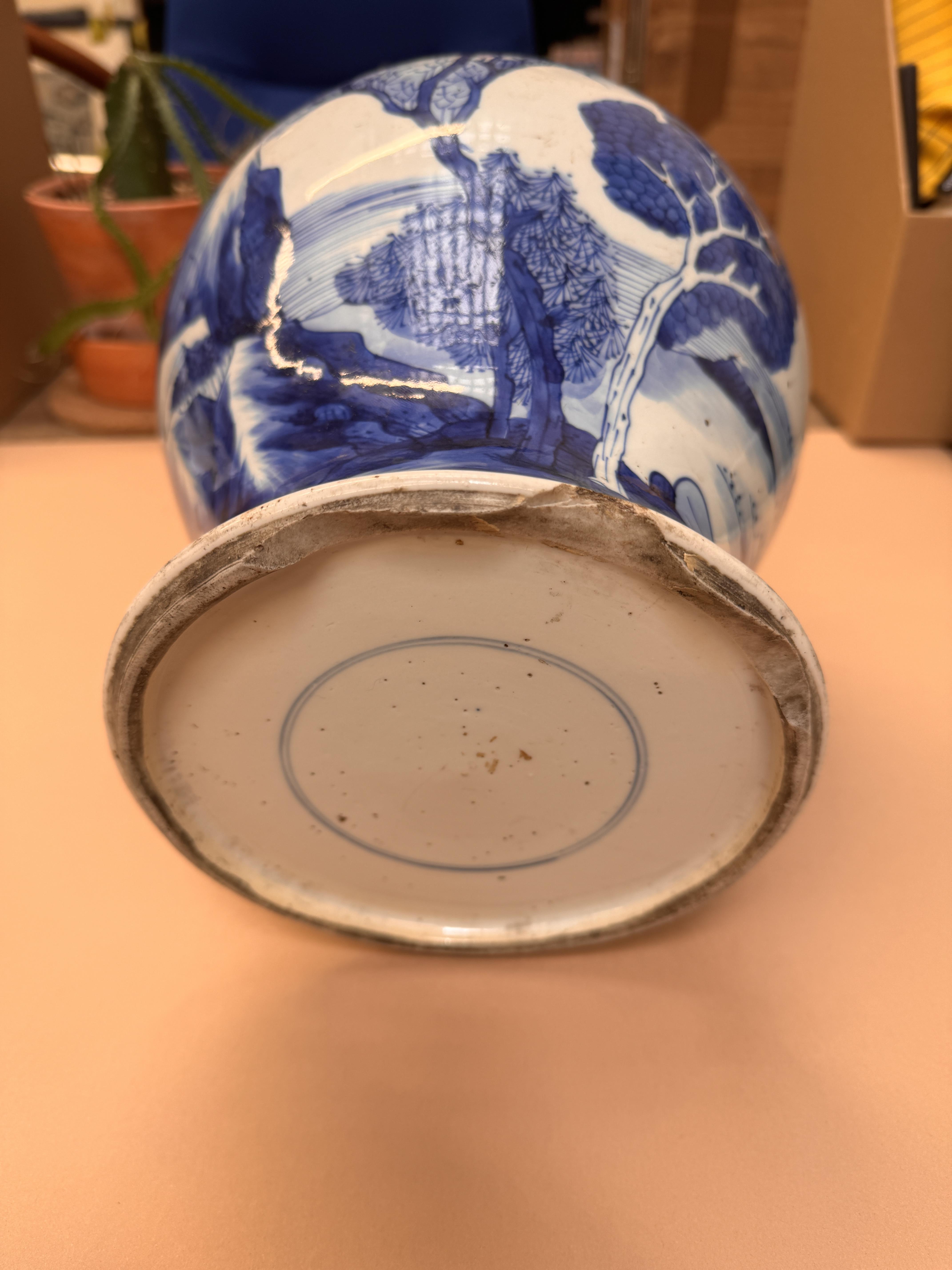 A CHINESE BLUE AND WHITE 'LANDSCAPE' VASE 清康熙 青花山水圖紋瓶 - Image 7 of 22