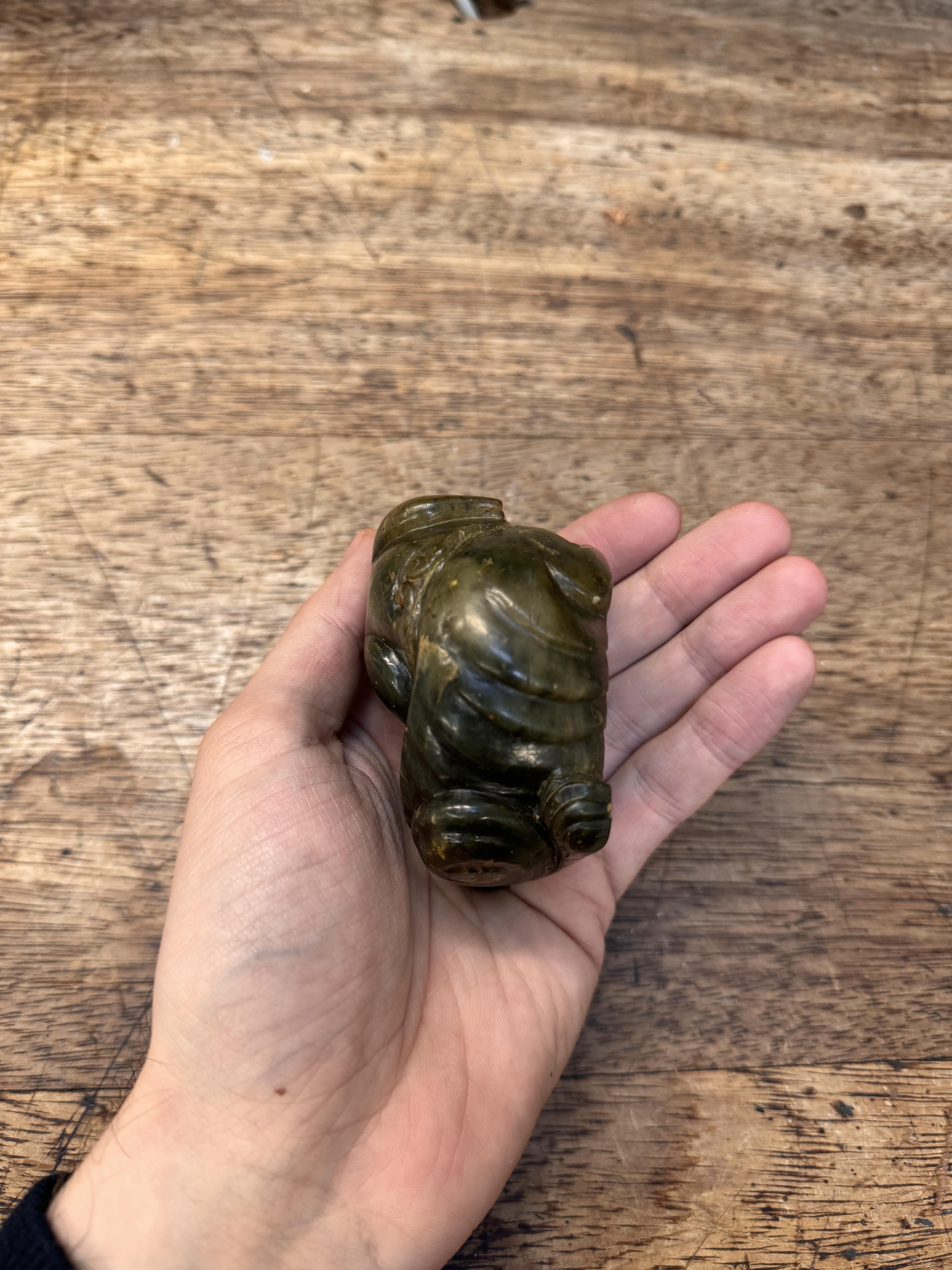 A CHINESE JADE CARVING OF A DOG 明 玉雕狗把件 - Image 9 of 10