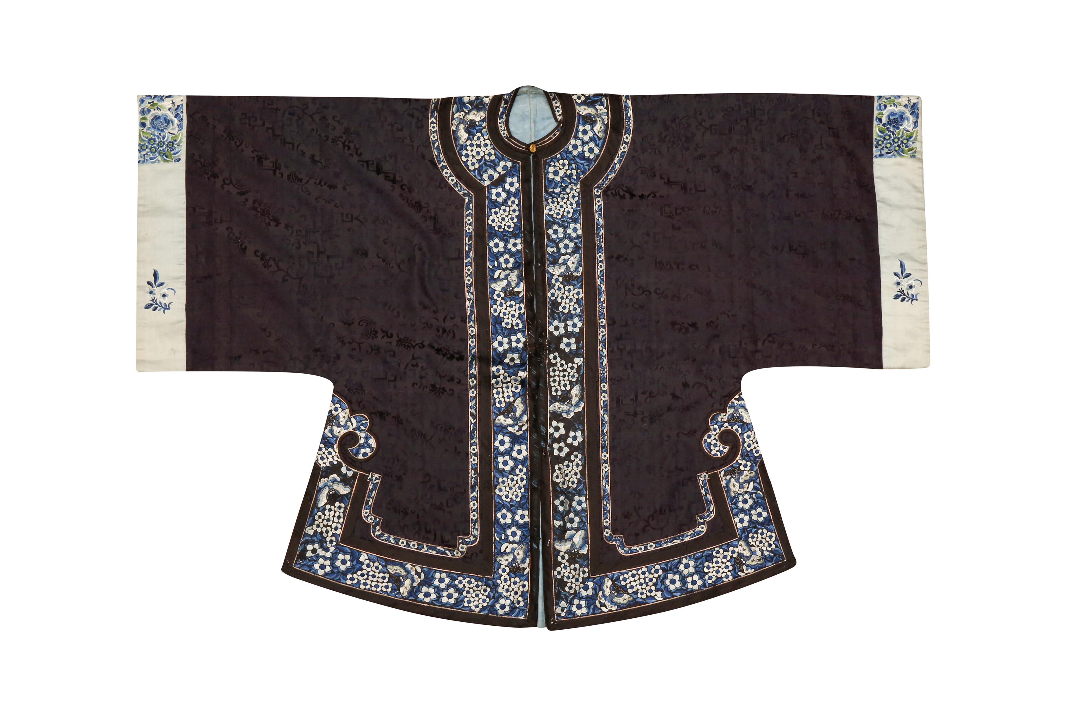 A CHINESE SILK EMBROIDERED ROBE 十九世紀 緞繡花果紋袍