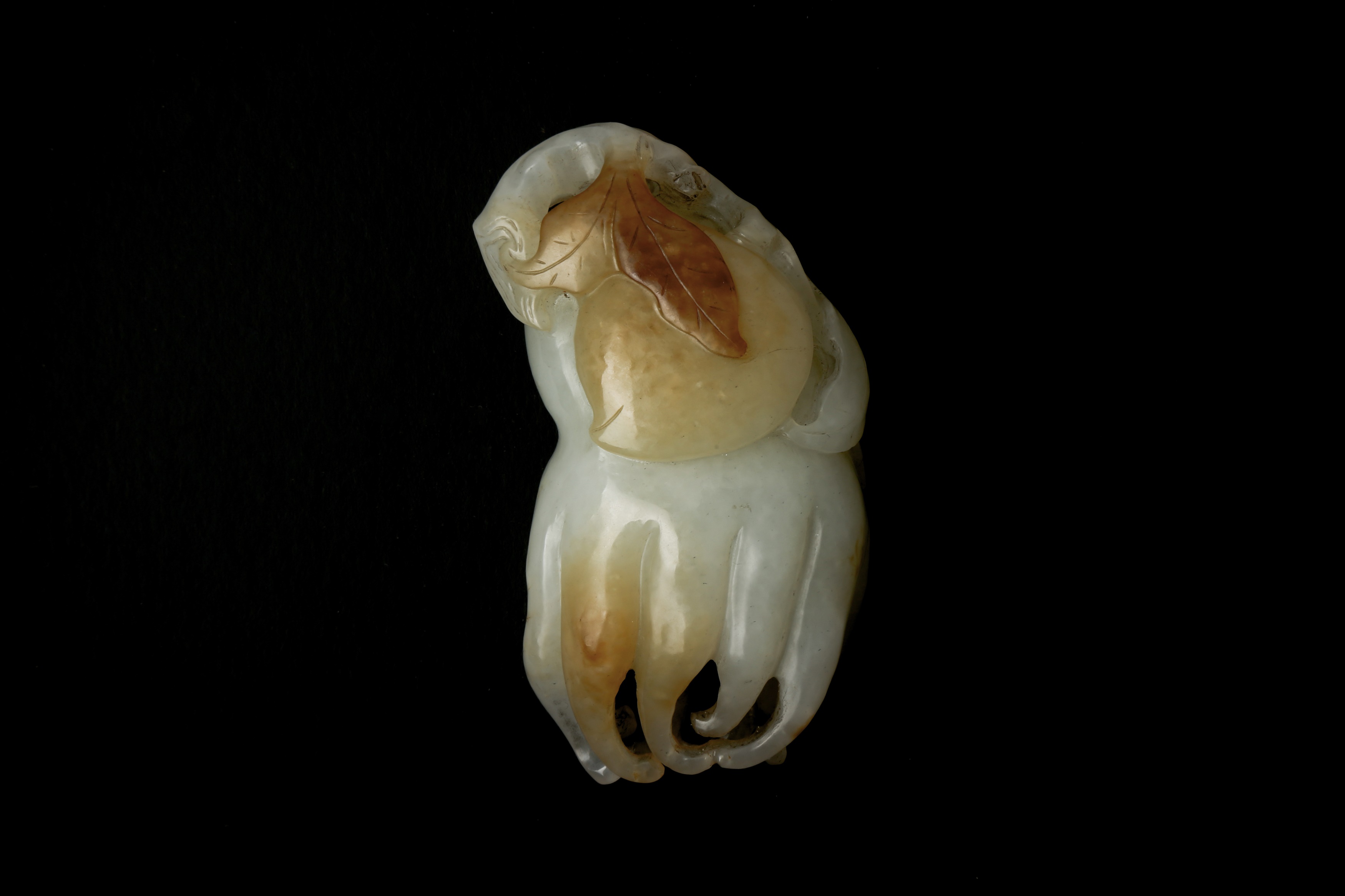 A CHINESE PALE CELADON 'FOSHOU' FINGER CITRON JADE CARVING 清 青白玉佛手 - Image 2 of 15