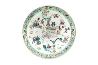 A LARGE CHINESE FAMILLE-ROSE 'HUNDRED ANTIQUES' CHARGER 清十九世紀 粉彩博古圖紋大盤