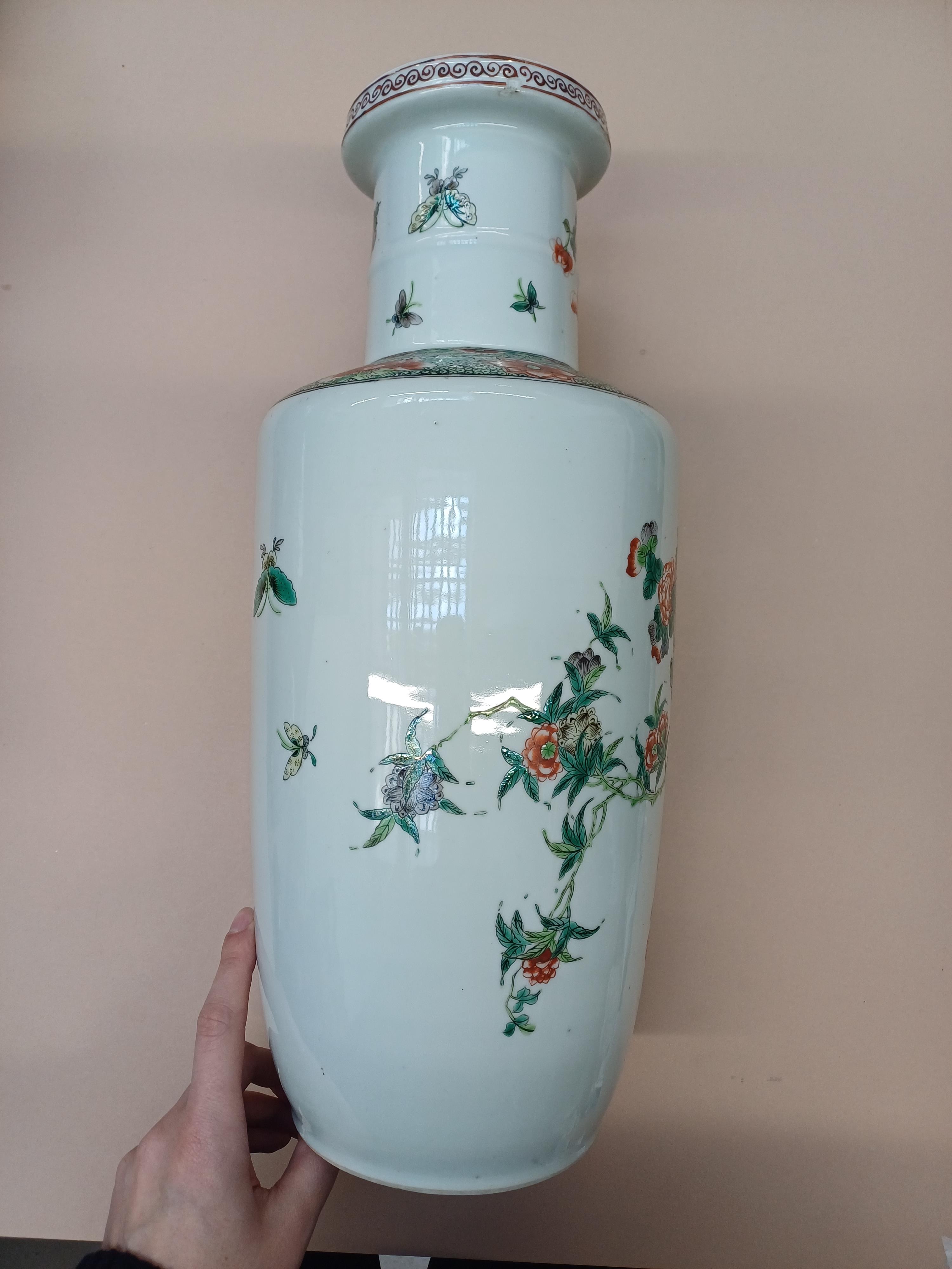 A PAIR OF FINE CHINESE FAMILLE-VERTE ‘BIRD AND BLOSSOM’ VASES 清康熙 五彩花鳥圖紋瓶一對 - Image 5 of 16