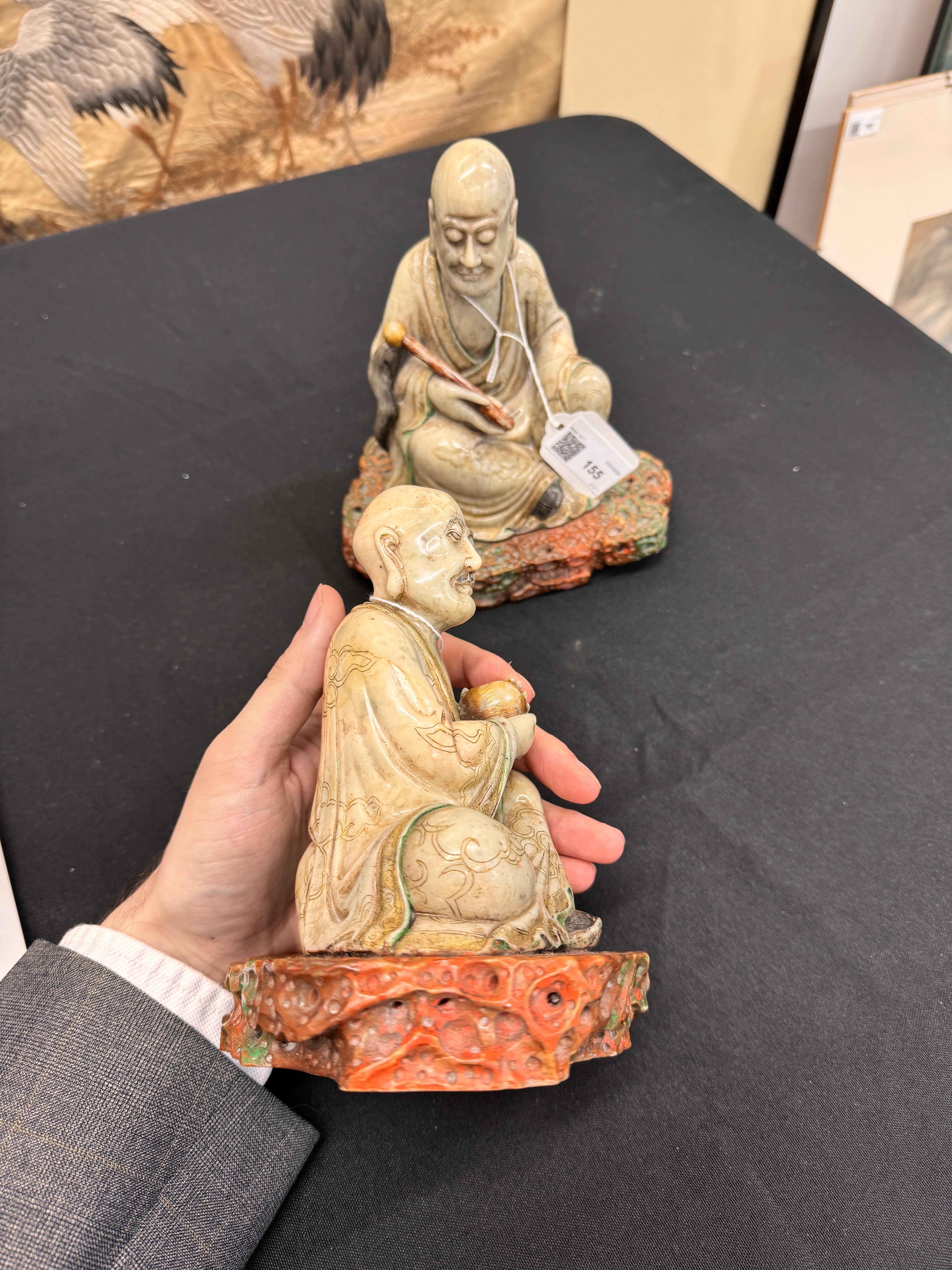 A PAIR OF FINE CHINESE SOAPSTONE 'LUOHAN' FIGURES 清康熙 壽山石羅漢坐像一對 - Image 11 of 24