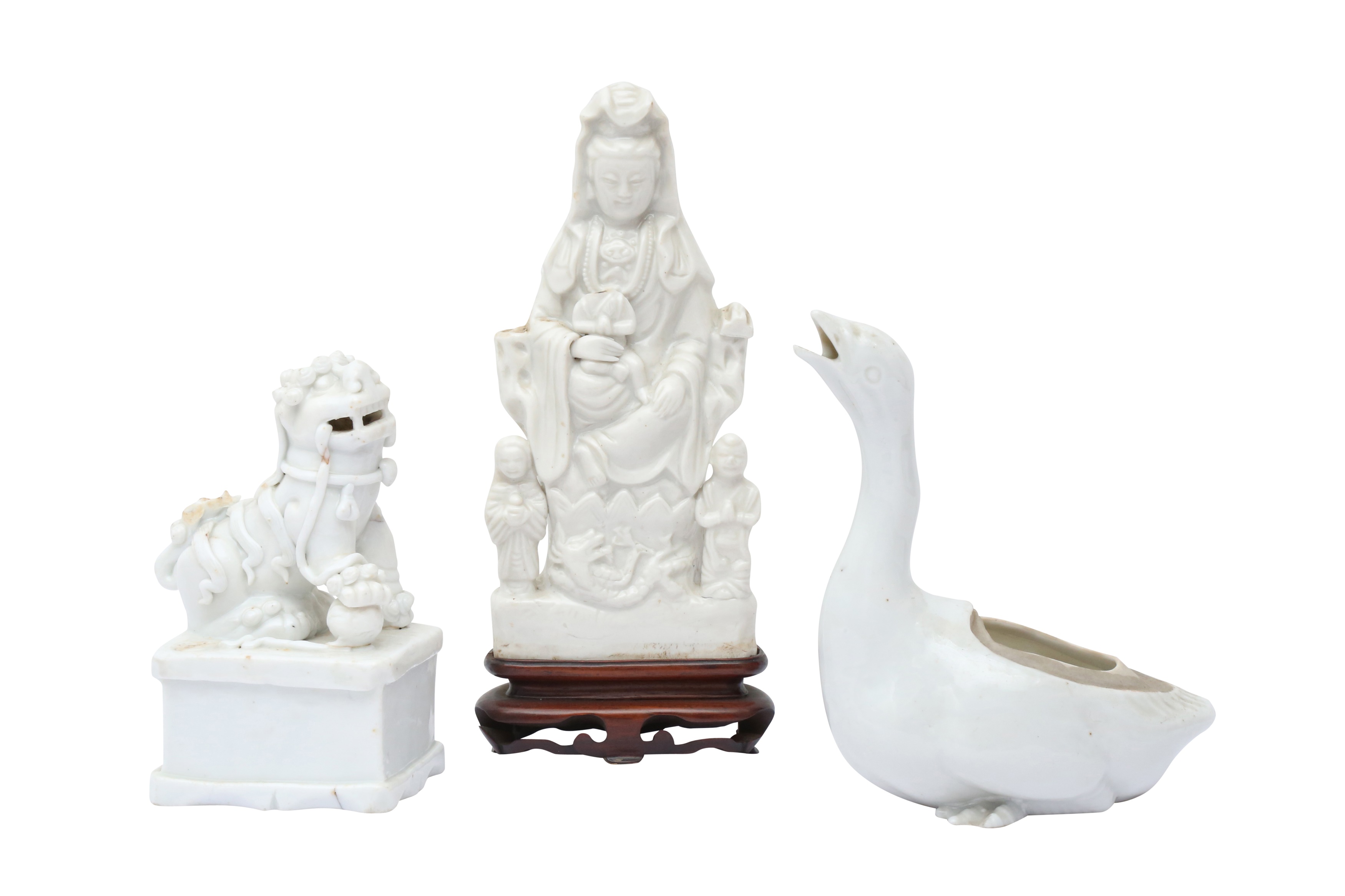 THREE CHINESE DEHUA FIGURES 清十七至十八世紀 德化白釉瓷器三件