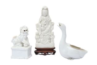 THREE CHINESE DEHUA FIGURES 清十七至十八世紀 德化白釉瓷器三件