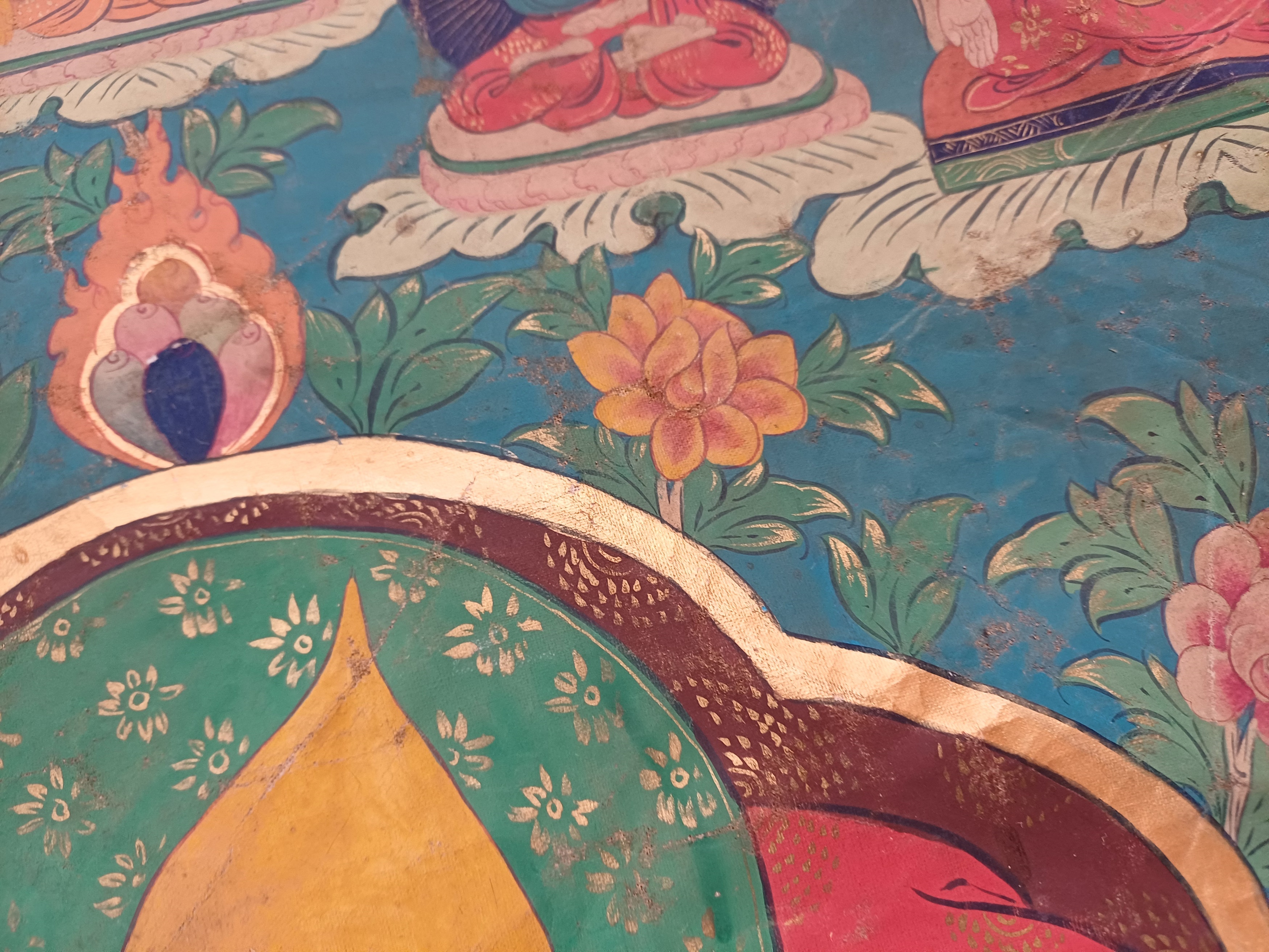 A TIBETAN PAINTED THANGKA OF TSONGKHAPA 十九世紀 藏傳宗喀巴唐卡 - Image 9 of 23