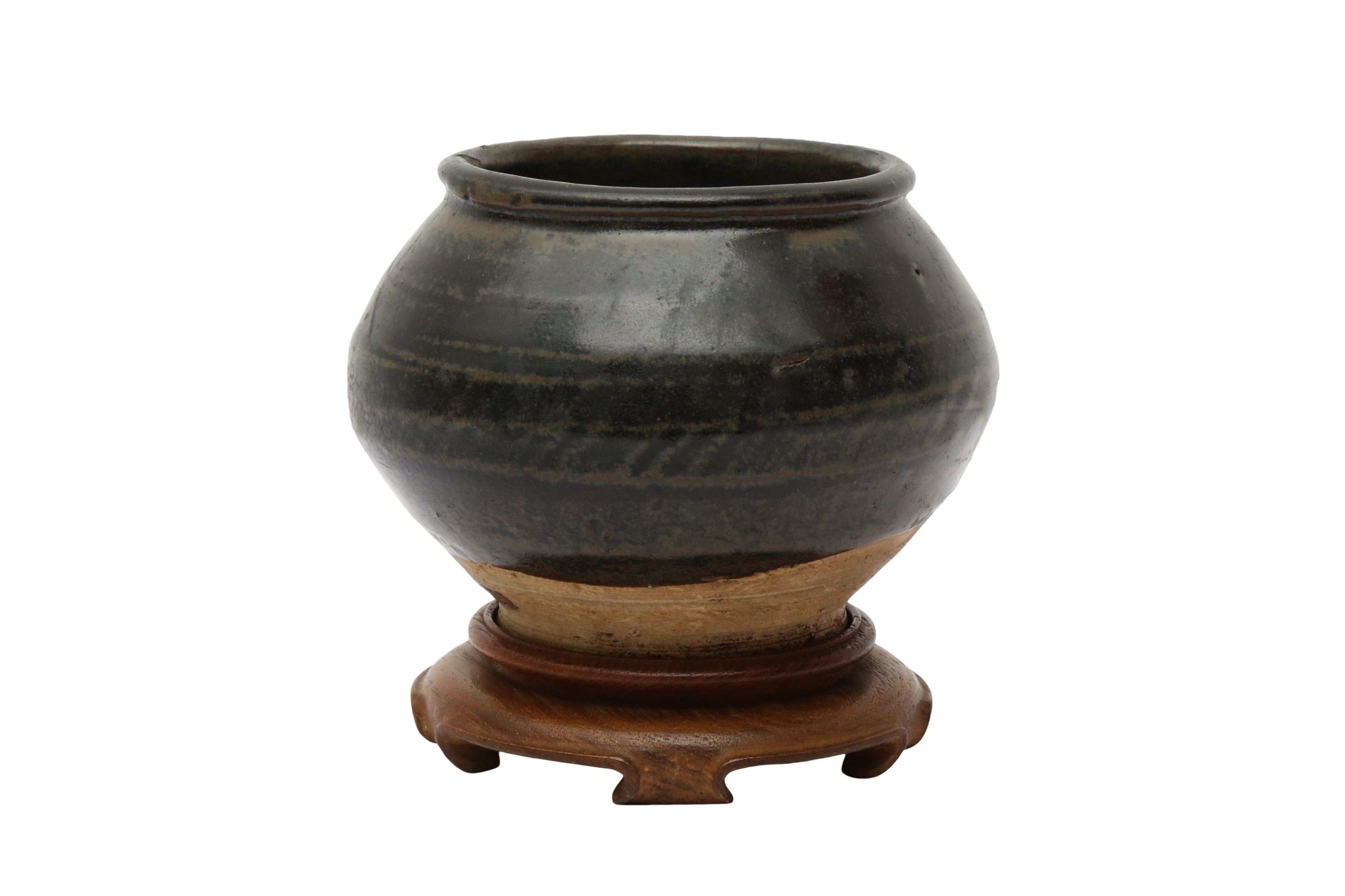 A CHINESE BLACK-GLAZED GLOBULAR JAR 唐至宋 黑鮋罐