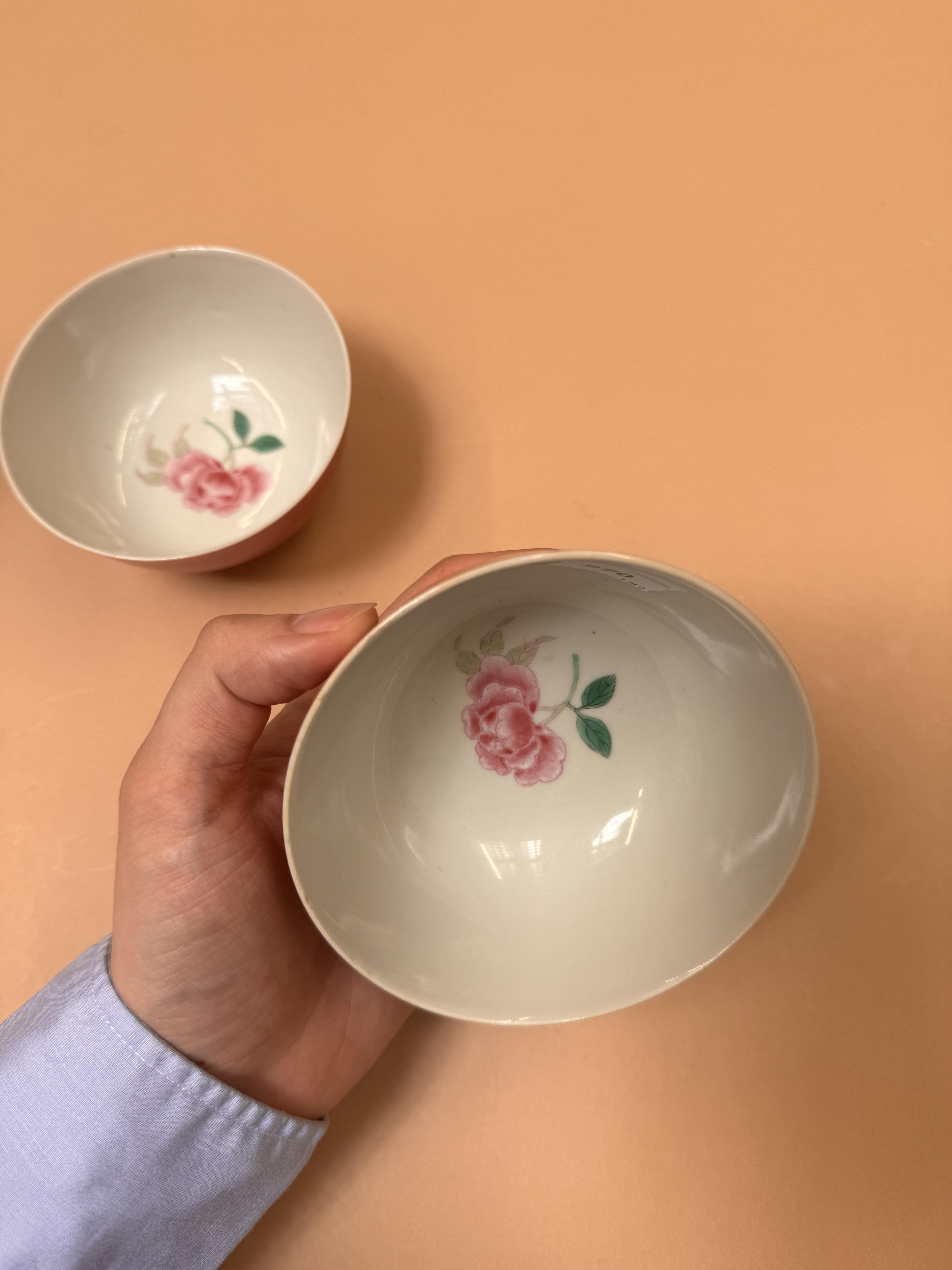 A PAIR OF CHINESE MONOCHROME PINK-GLAZED BOWLS 晚清 胭脂紅釉盌一對 - Image 17 of 21