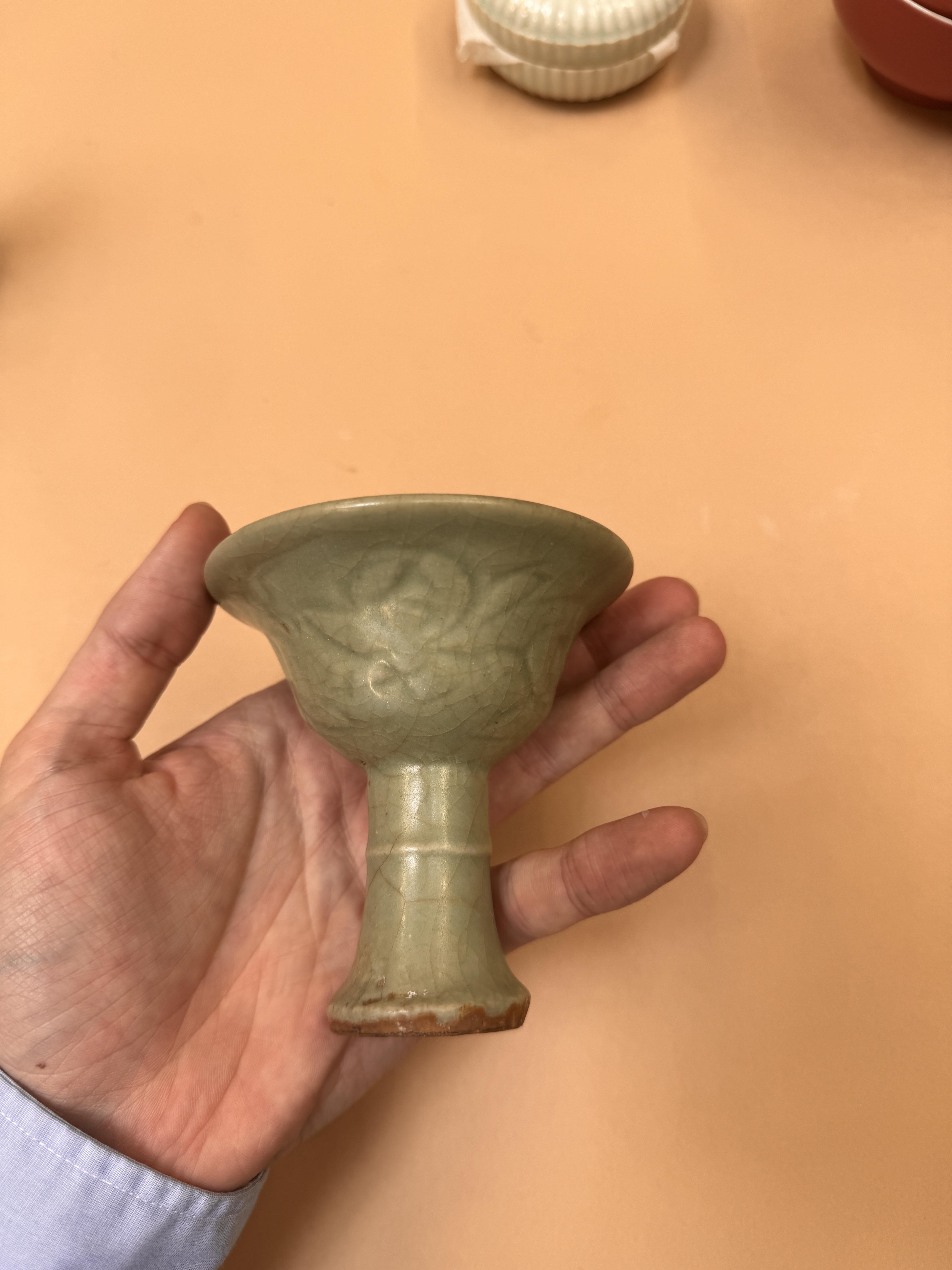 A CHINESE LONGQUAN CELADON-GLAZED STEM CUP 明 龍泉窯青釉高足盃 - Image 4 of 12